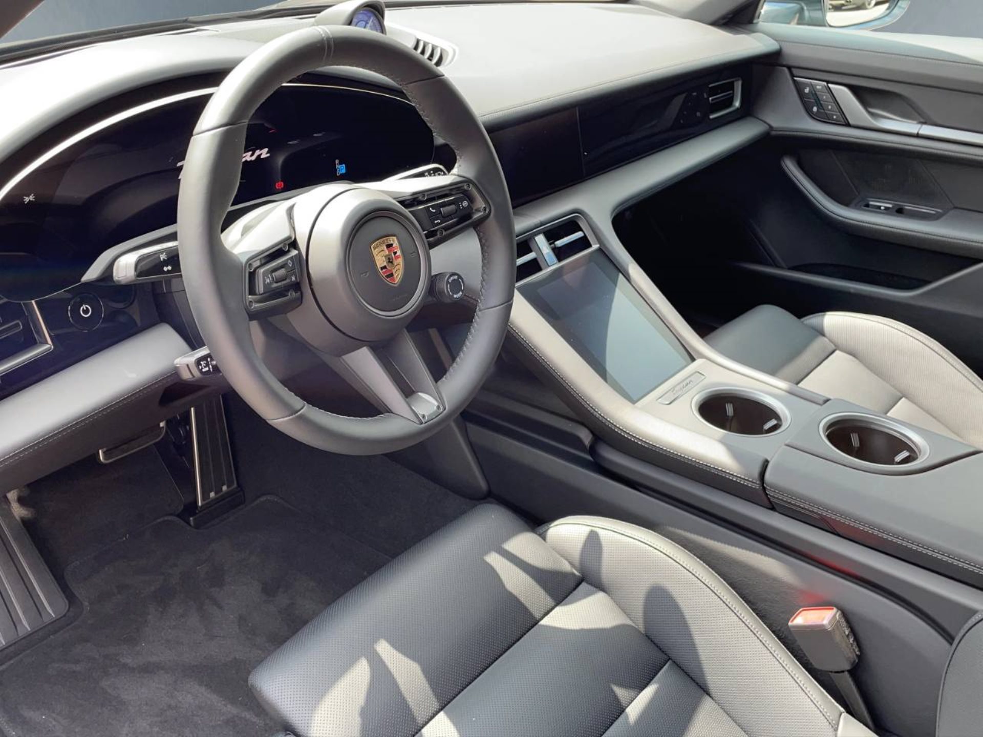 PORSCHE Taycan 4 Cross Turismo-image-8