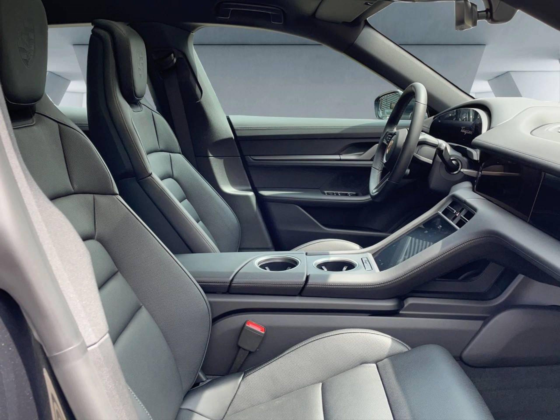 PORSCHE Taycan 4 Cross Turismo-image-12