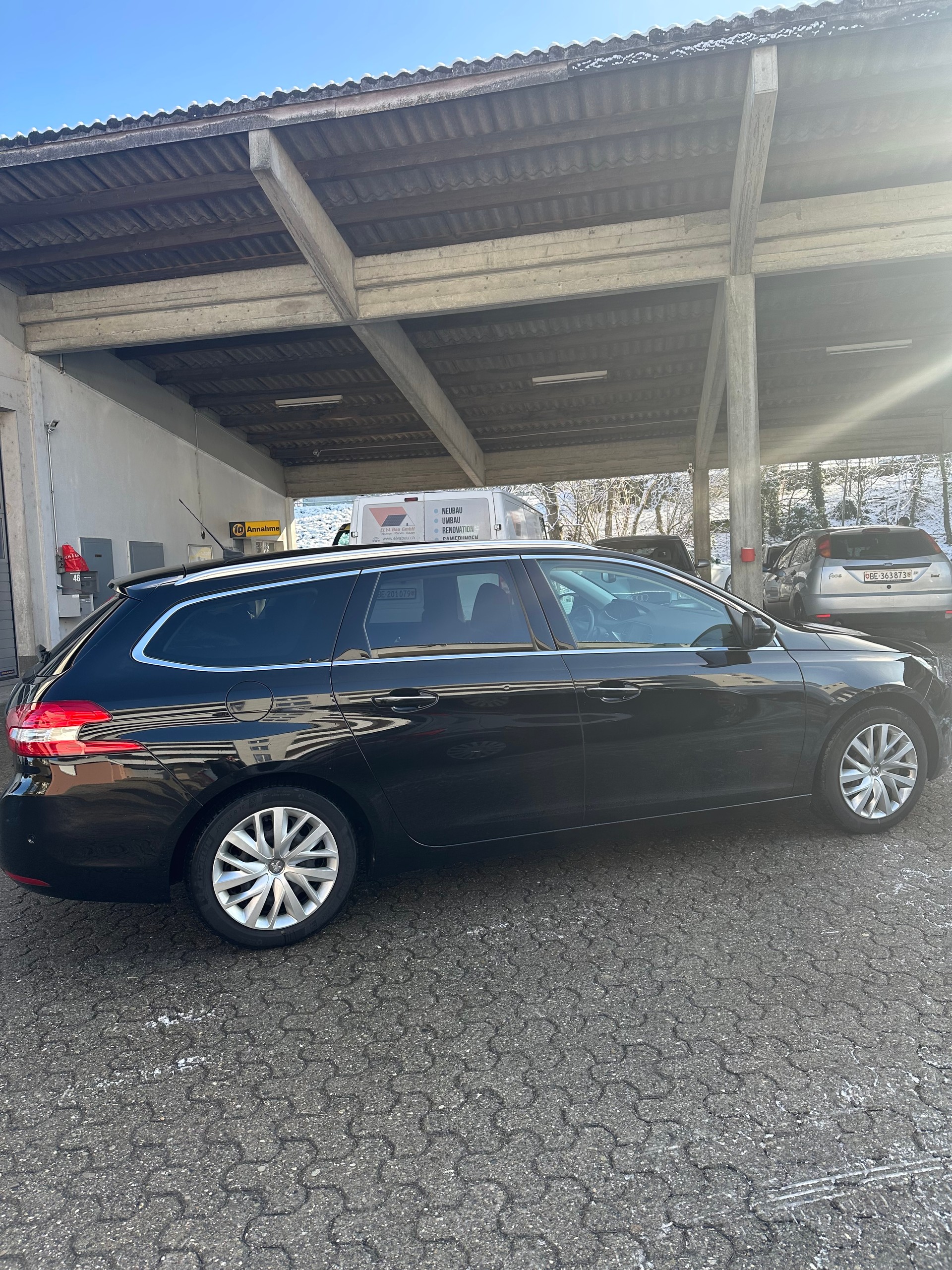 PEUGEOT 308 SW 1.2 THP Allure-image-2