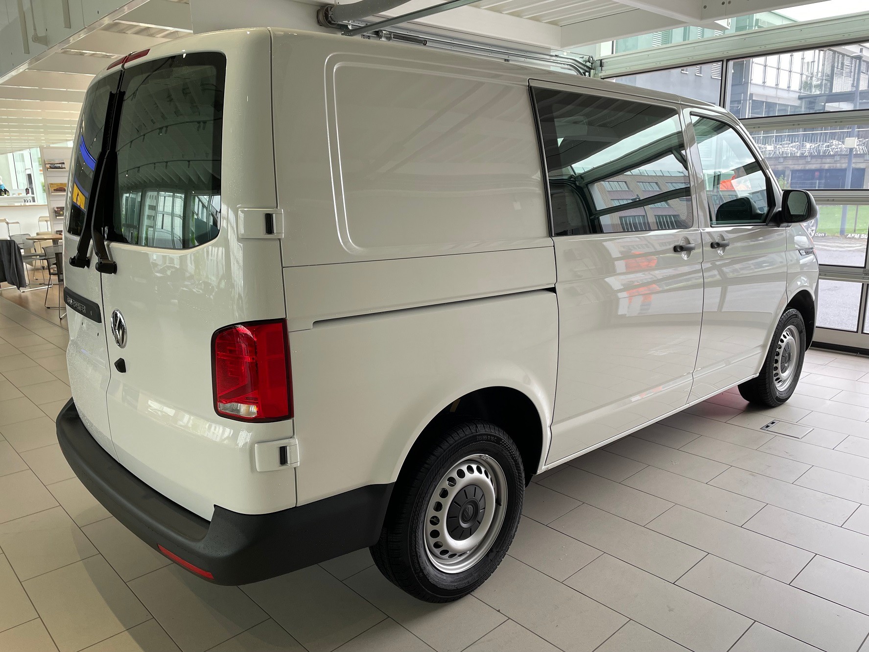 VW T6.1 2.0 TDI Entry-image-1
