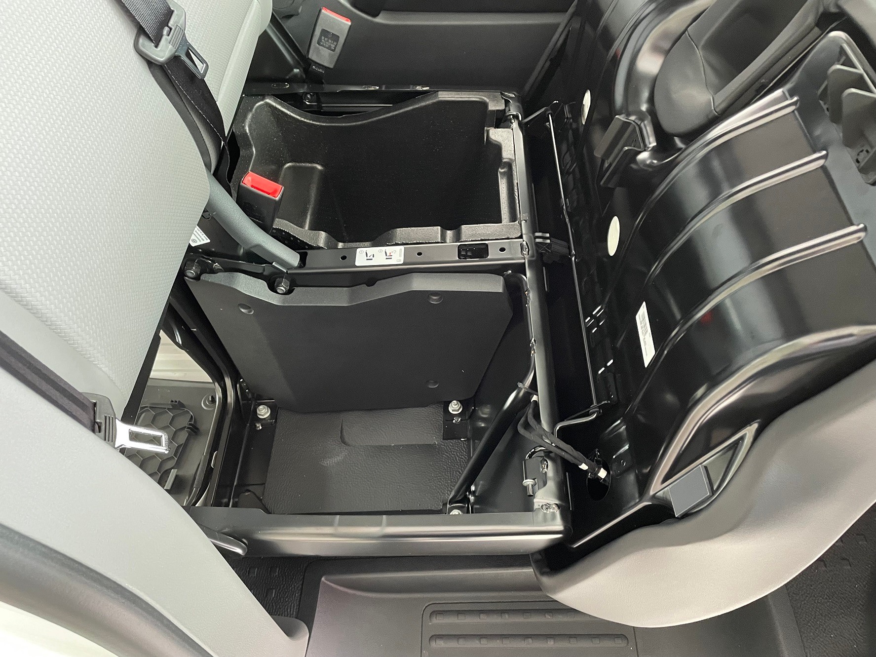 VW T6.1 2.0 TDI Entry-image-6
