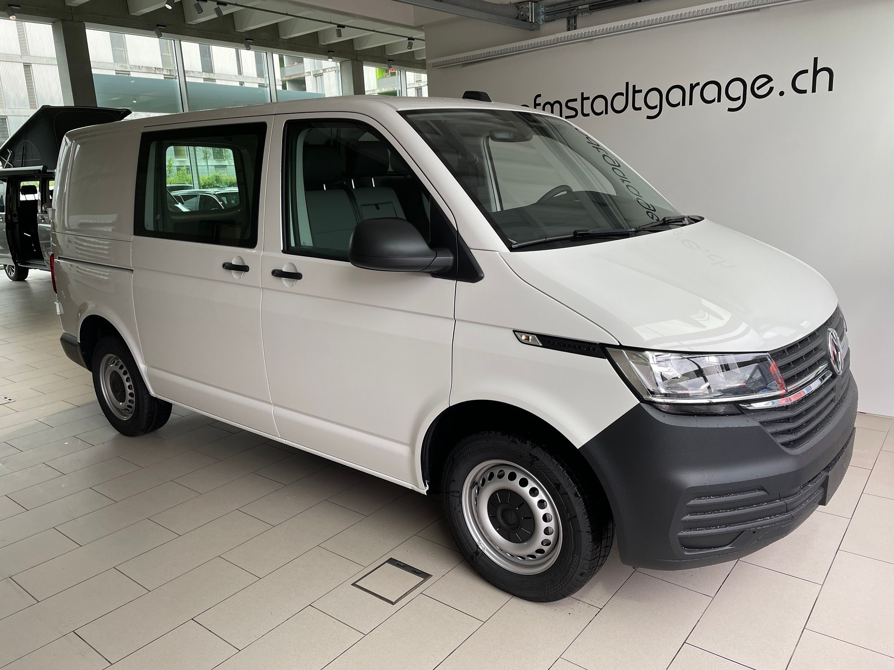 VW T6.1 2.0 TDI Entry-image-0