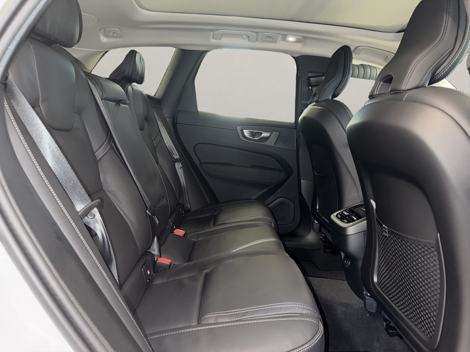 VOLVO XC60 2.0 B5 MH Ultra Dark AWD-image-9