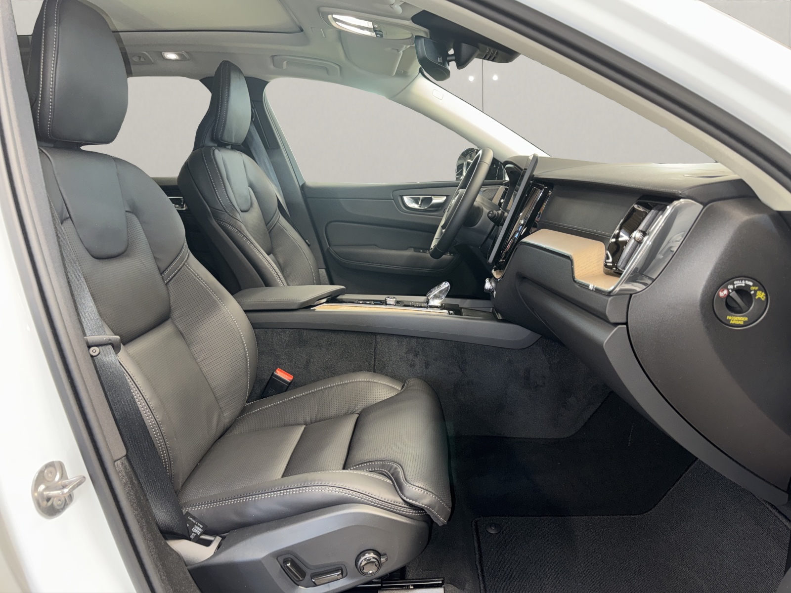 VOLVO XC60 2.0 B5 MH Ultra Dark AWD-image-12