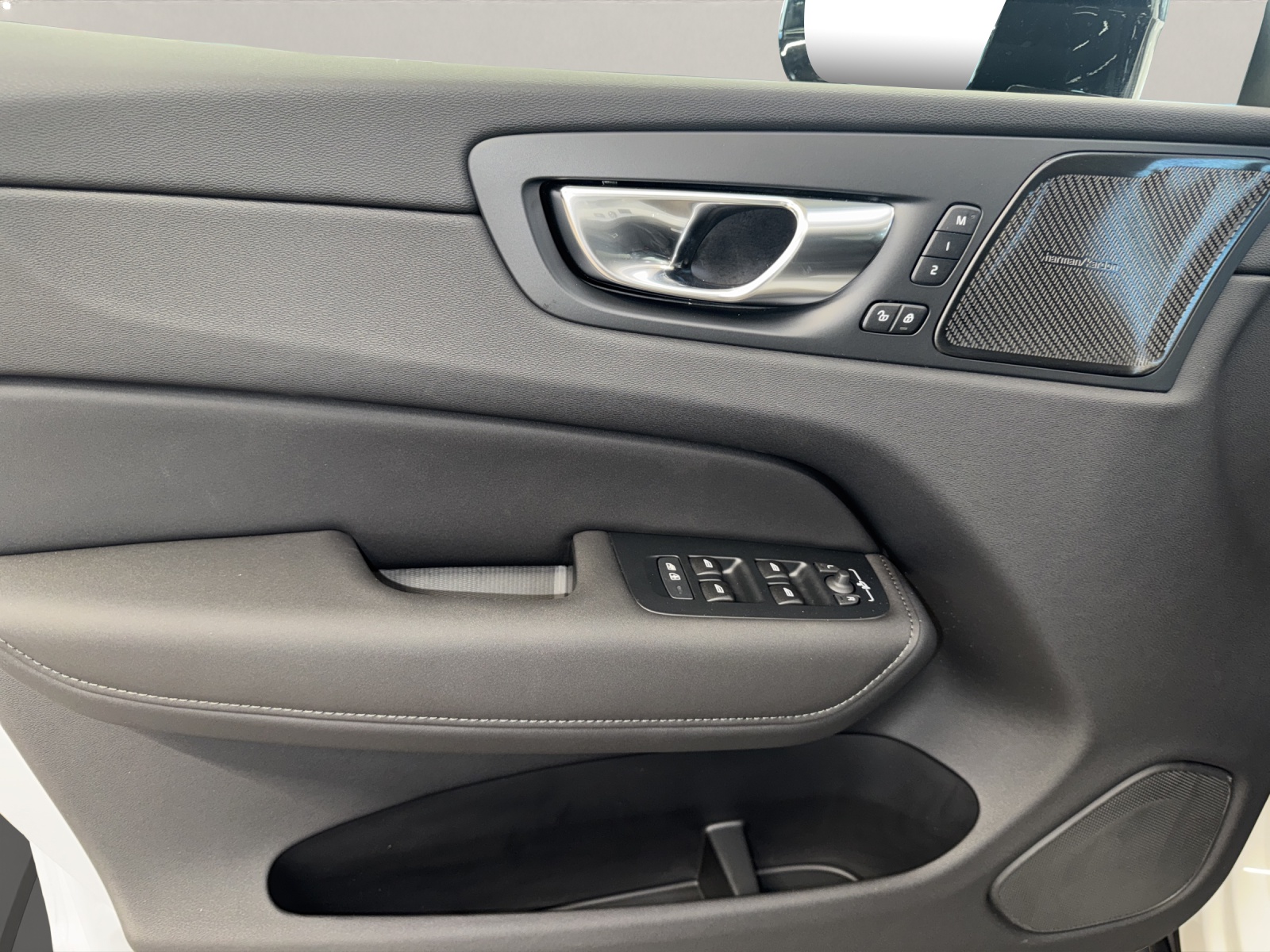 VOLVO XC60 2.0 B5 MH Ultra Dark AWD-image-10