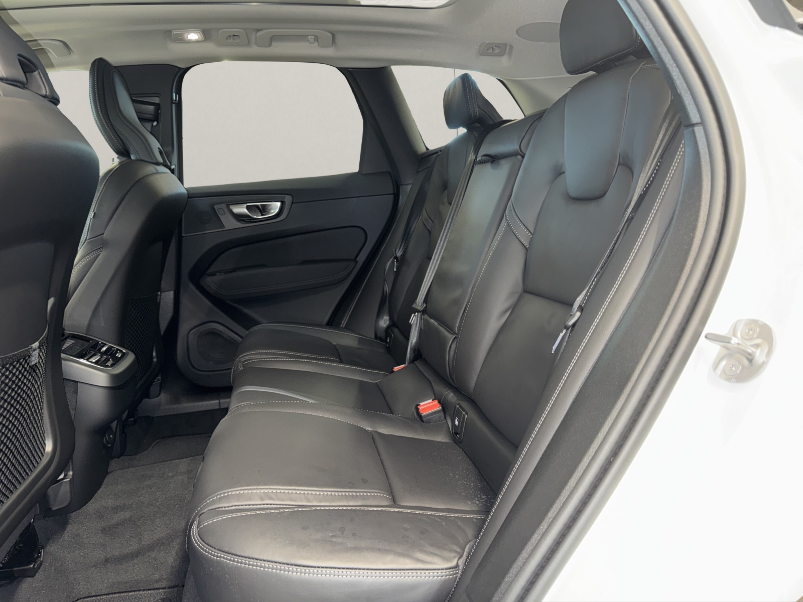 VOLVO XC60 2.0 B5 MH Ultra Dark AWD-image-8