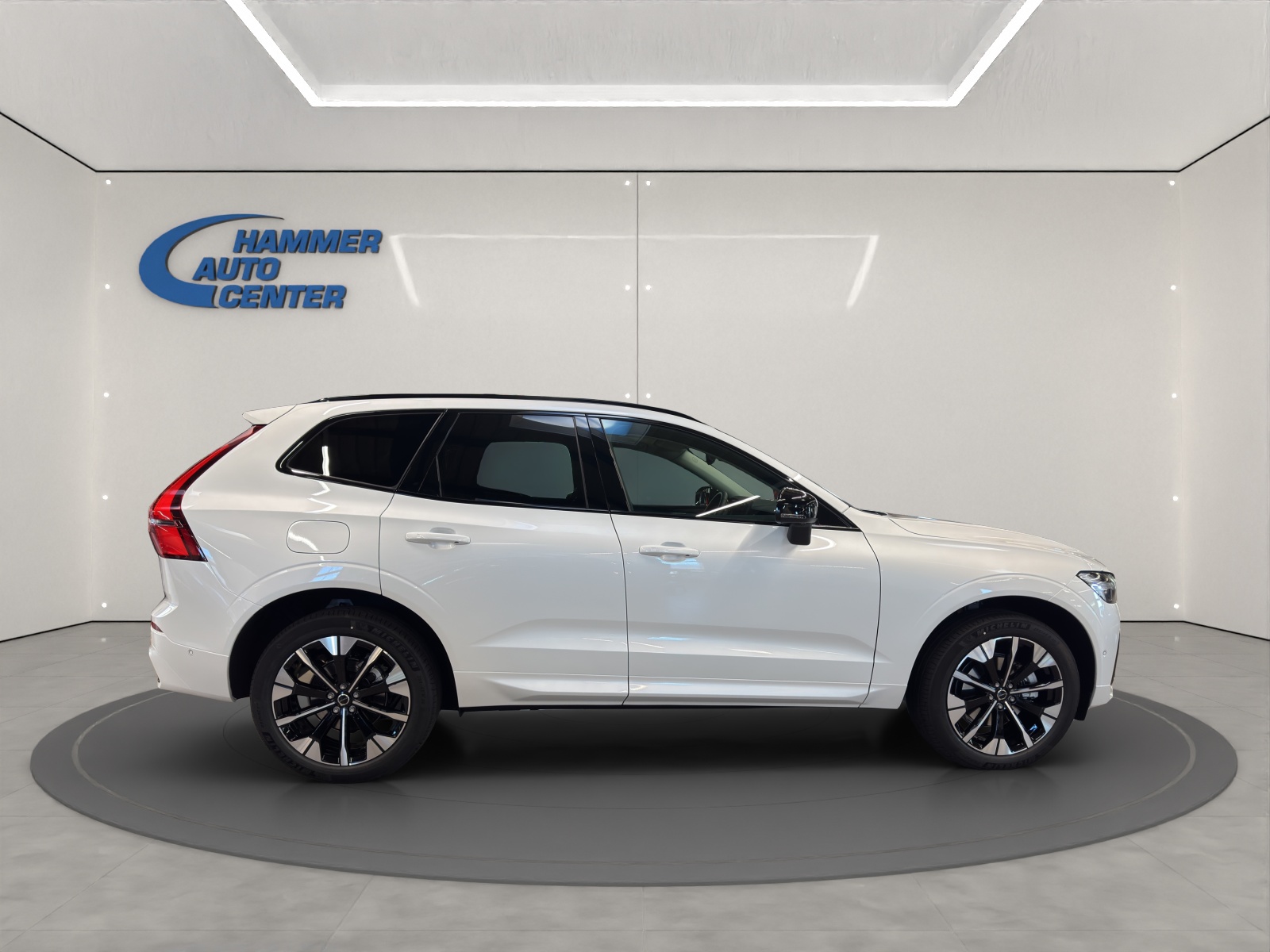 VOLVO XC60 2.0 B5 MH Ultra Dark AWD-image-3