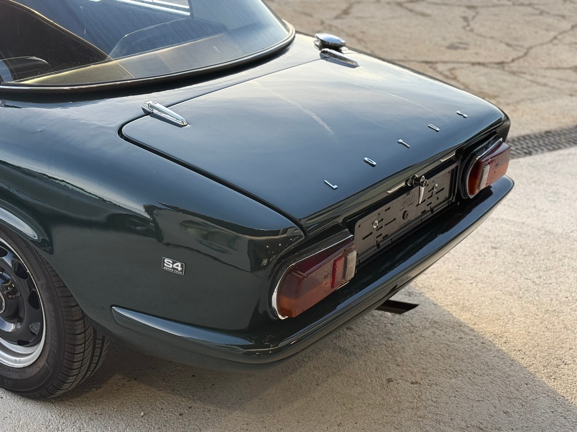 LOTUS ELAN-image-13