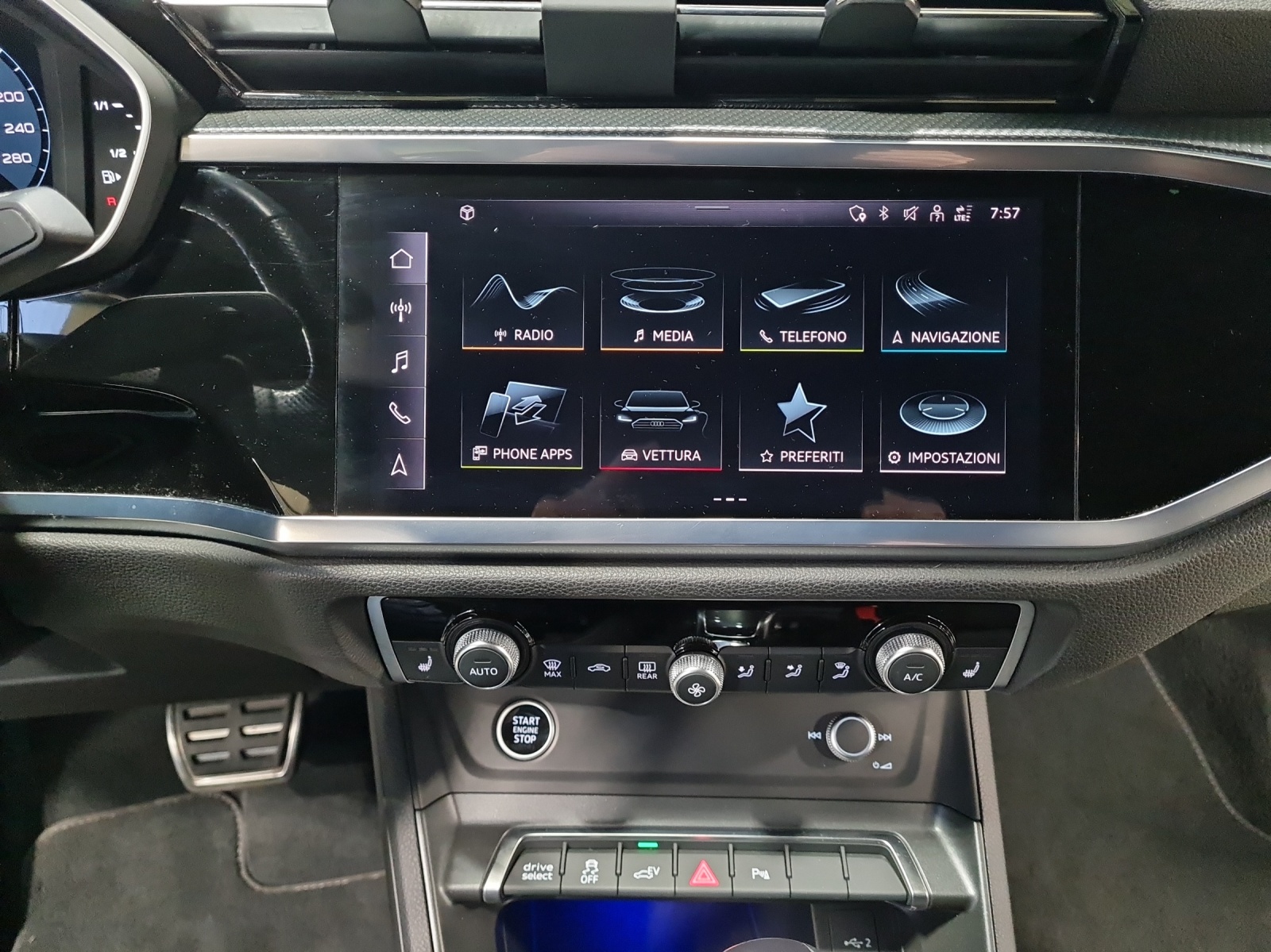 AUDI Q3 Sportback 45 TFSI e S line Attraction-image-11