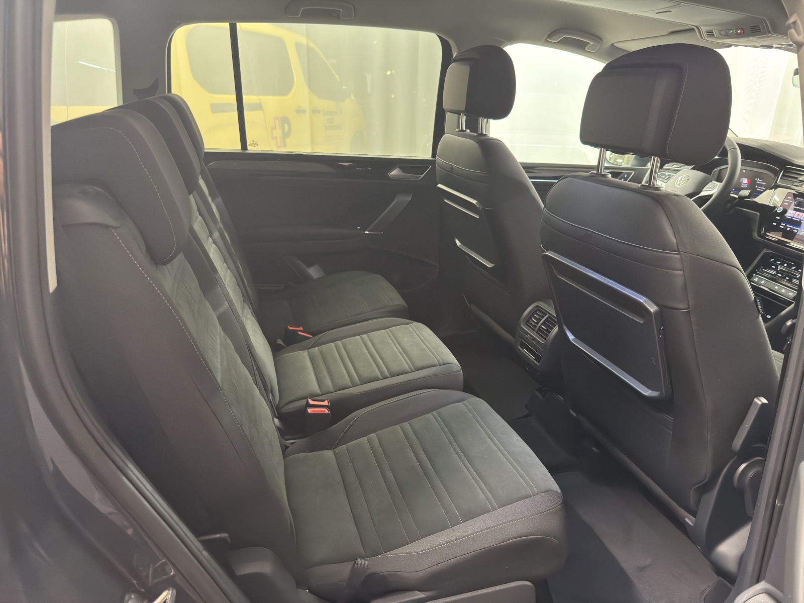 VW Touran 2.0 TDI SCR Highline DSG-image-9