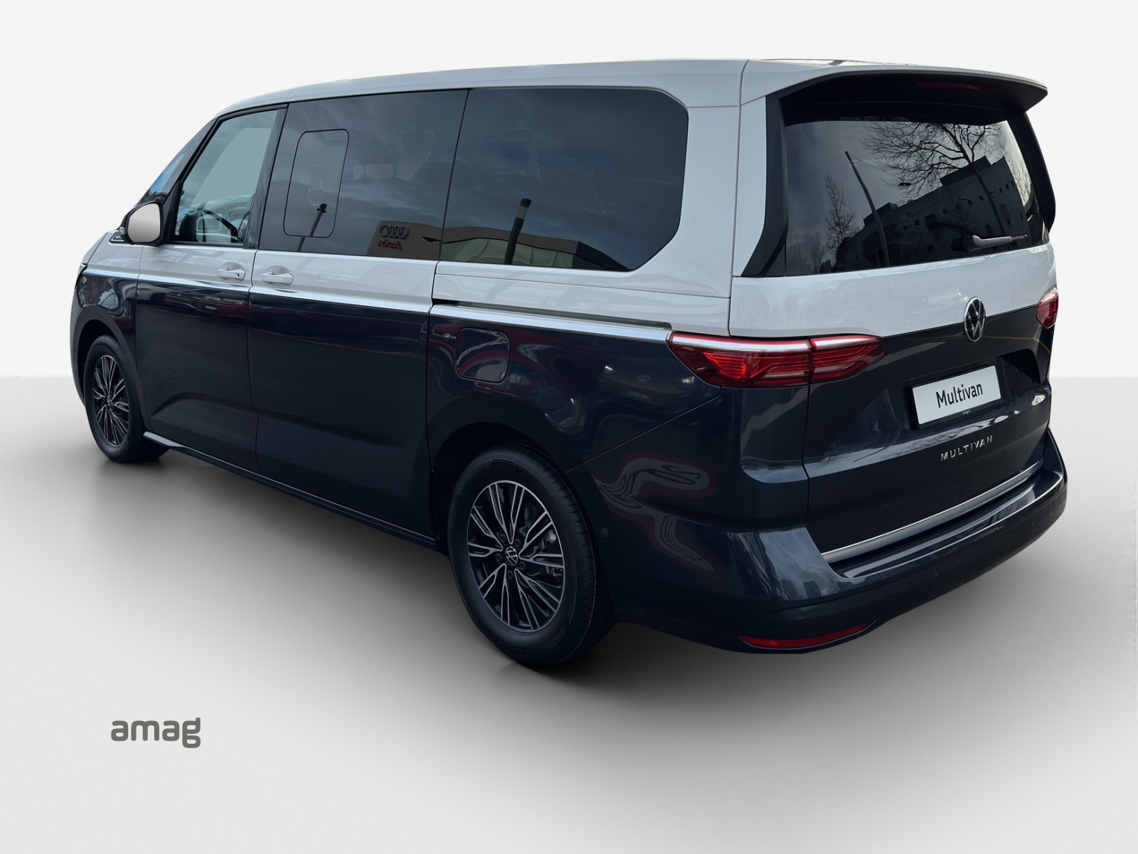 VW Multivan 2.0 TDI Style Liberty DSG Lang-image-2