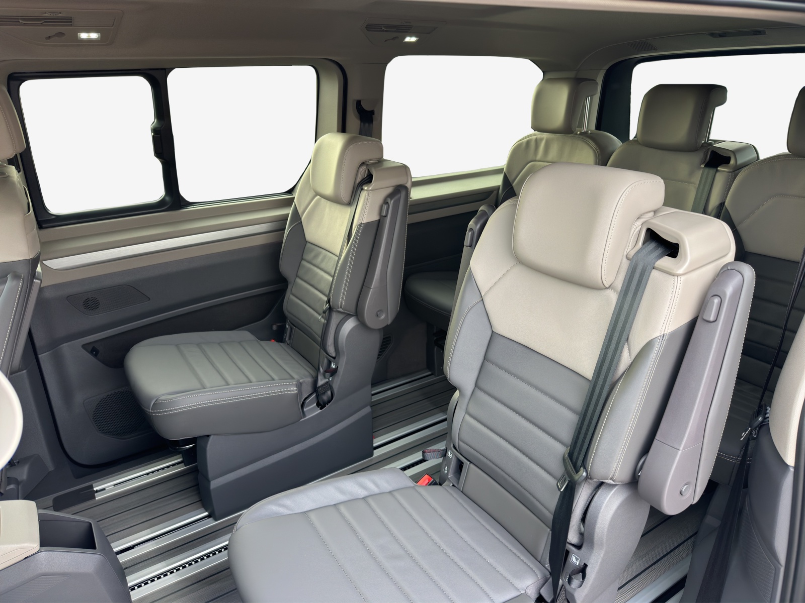 VW Multivan 2.0 TDI Style Liberty DSG Lang-image-11