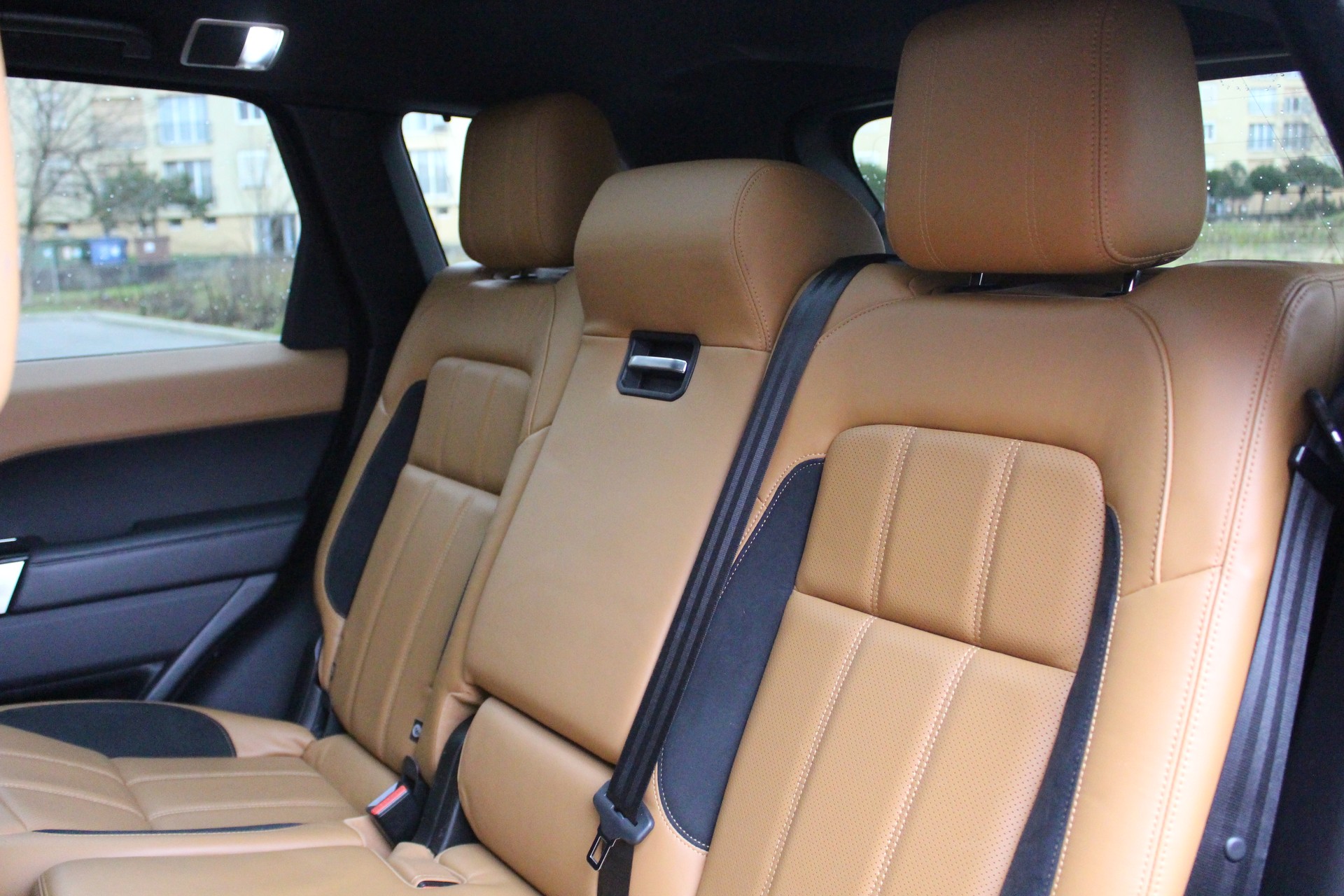 LAND ROVER Range Rover Sport 5.0 V8 S/C HSE Dynamic Automatic - "Véhicule CH * 8 Roues * Son Meridian * Caméra 360' * Ecran Arrière"-image-24