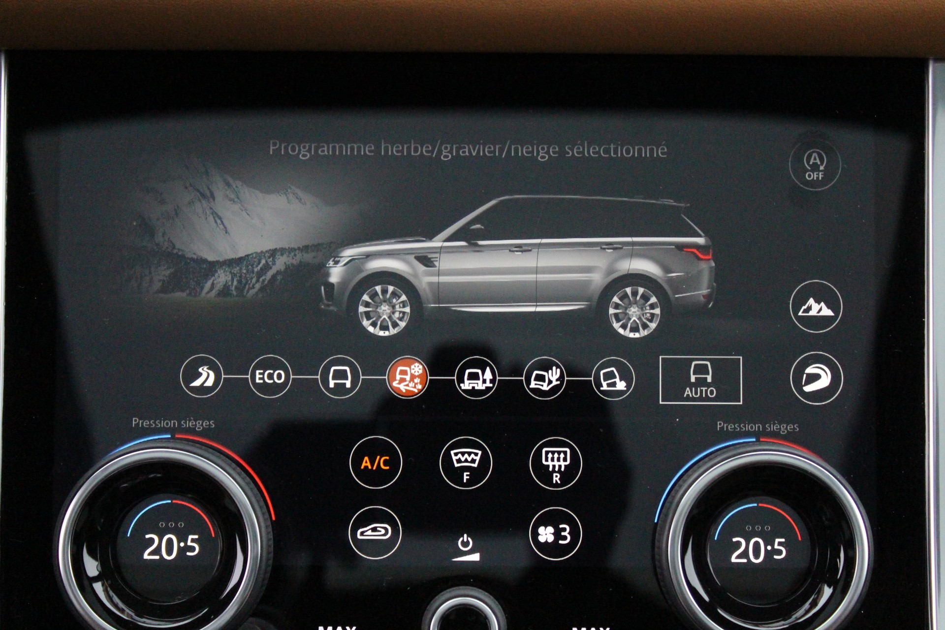 LAND ROVER Range Rover Sport 5.0 V8 S/C HSE Dynamic Automatic - "Véhicule CH * 8 Roues * Son Meridian * Caméra 360' * Ecran Arrière"-image-13