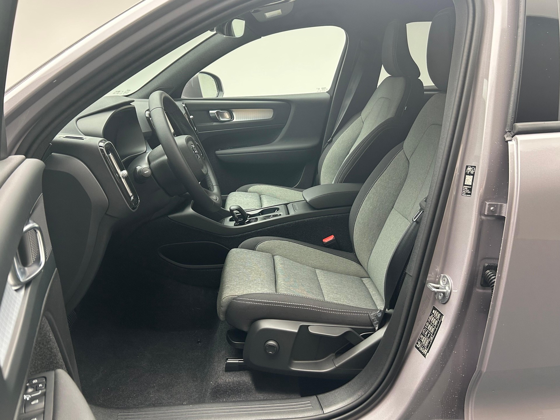 VOLVO XC40 2.0 B3 MH XCITE-image-2