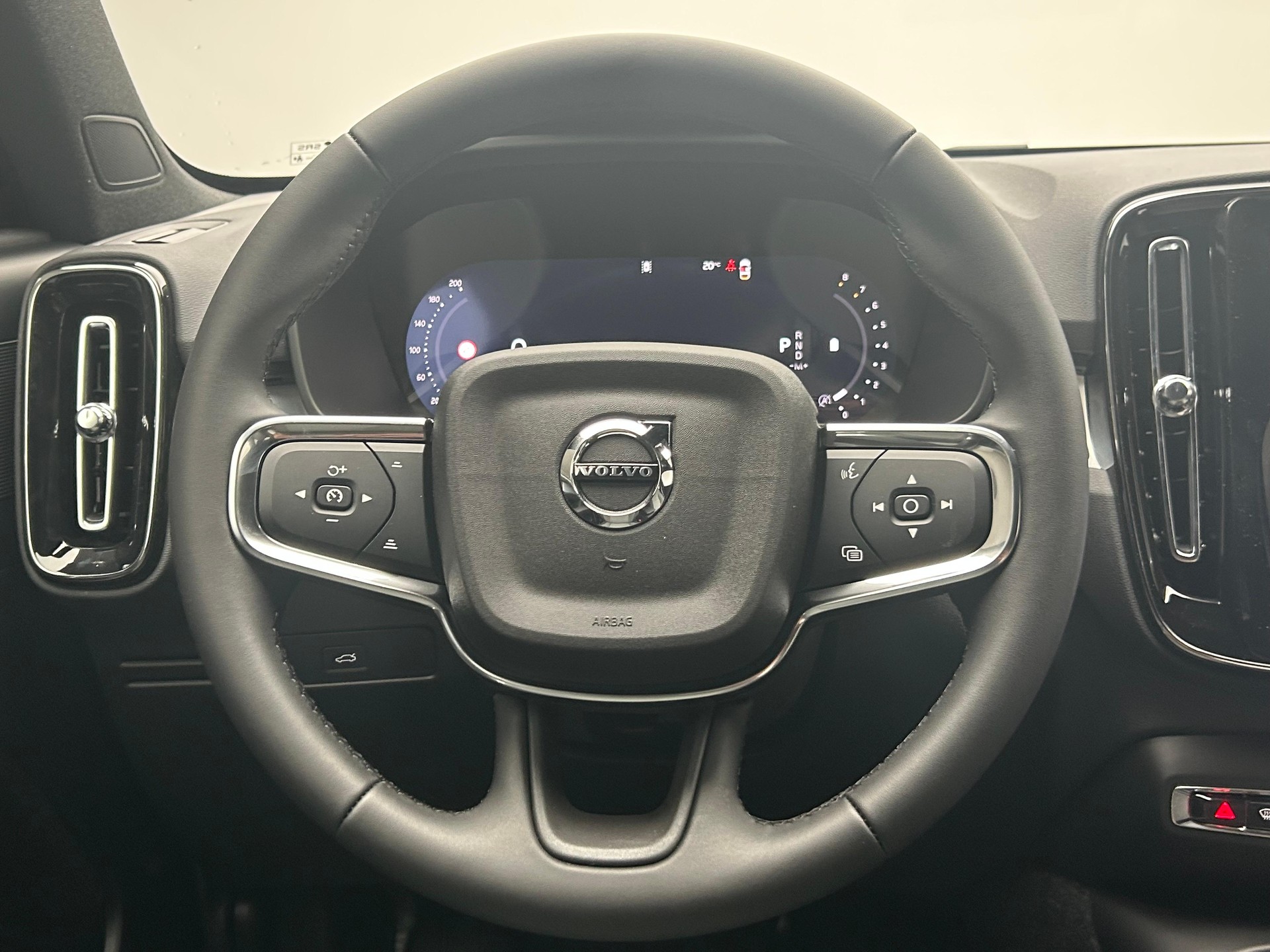 VOLVO XC40 2.0 B3 MH XCITE-image-8