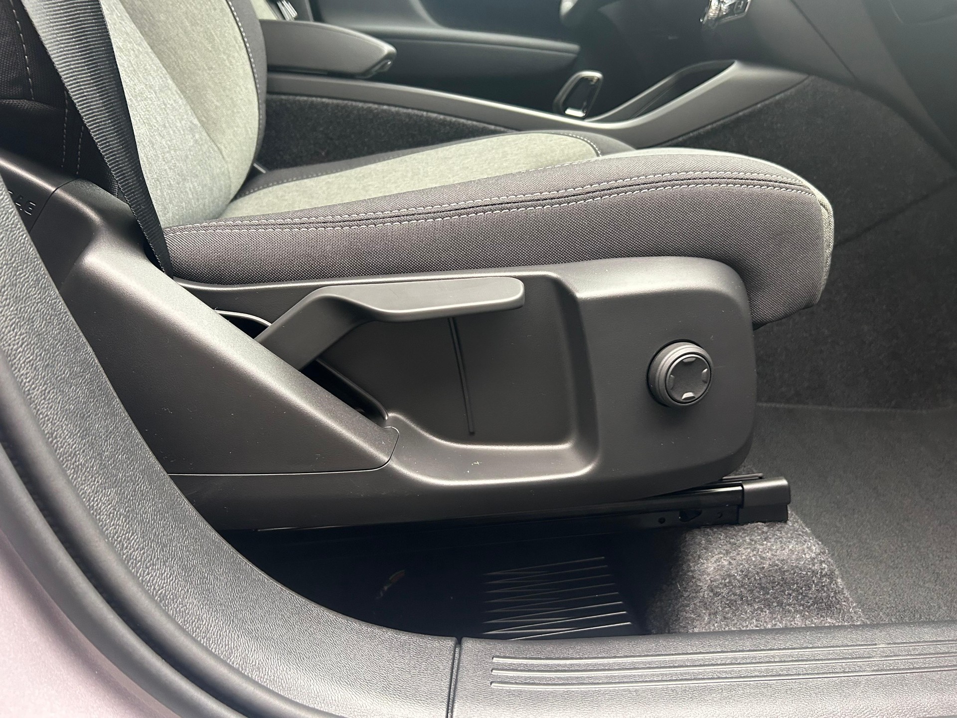 VOLVO XC40 2.0 B3 MH XCITE-image-26