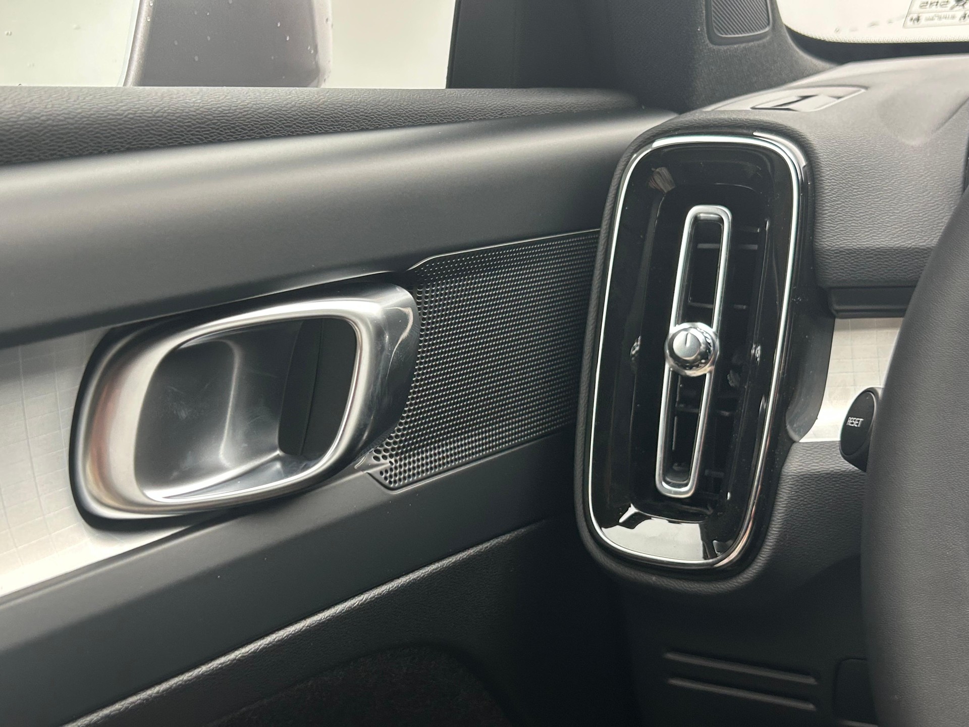VOLVO XC40 2.0 B3 MH XCITE-image-15
