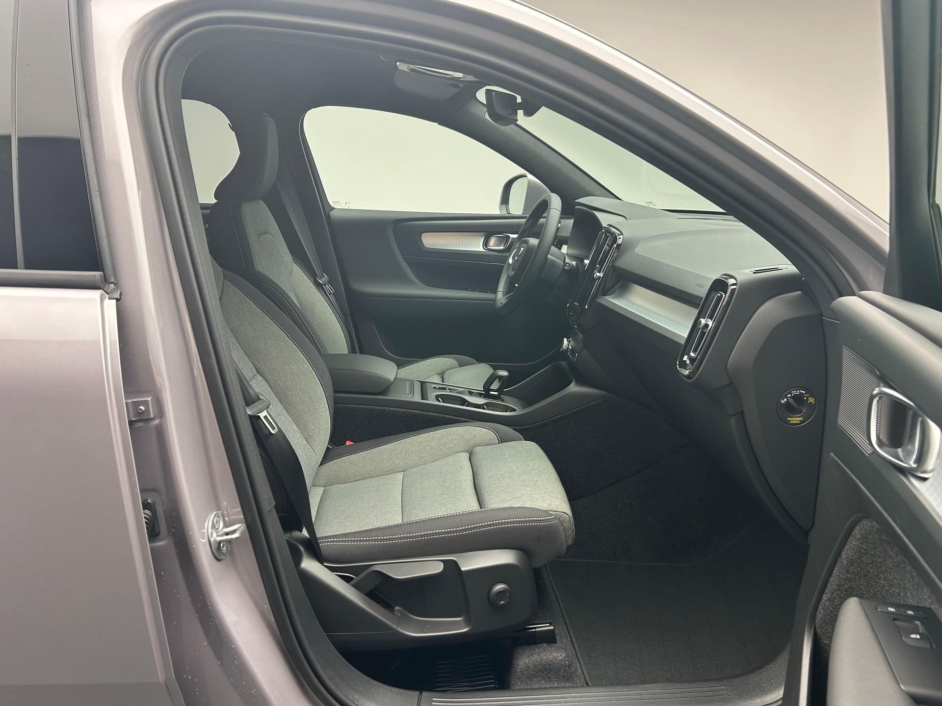 VOLVO XC40 2.0 B3 MH XCITE-image-25