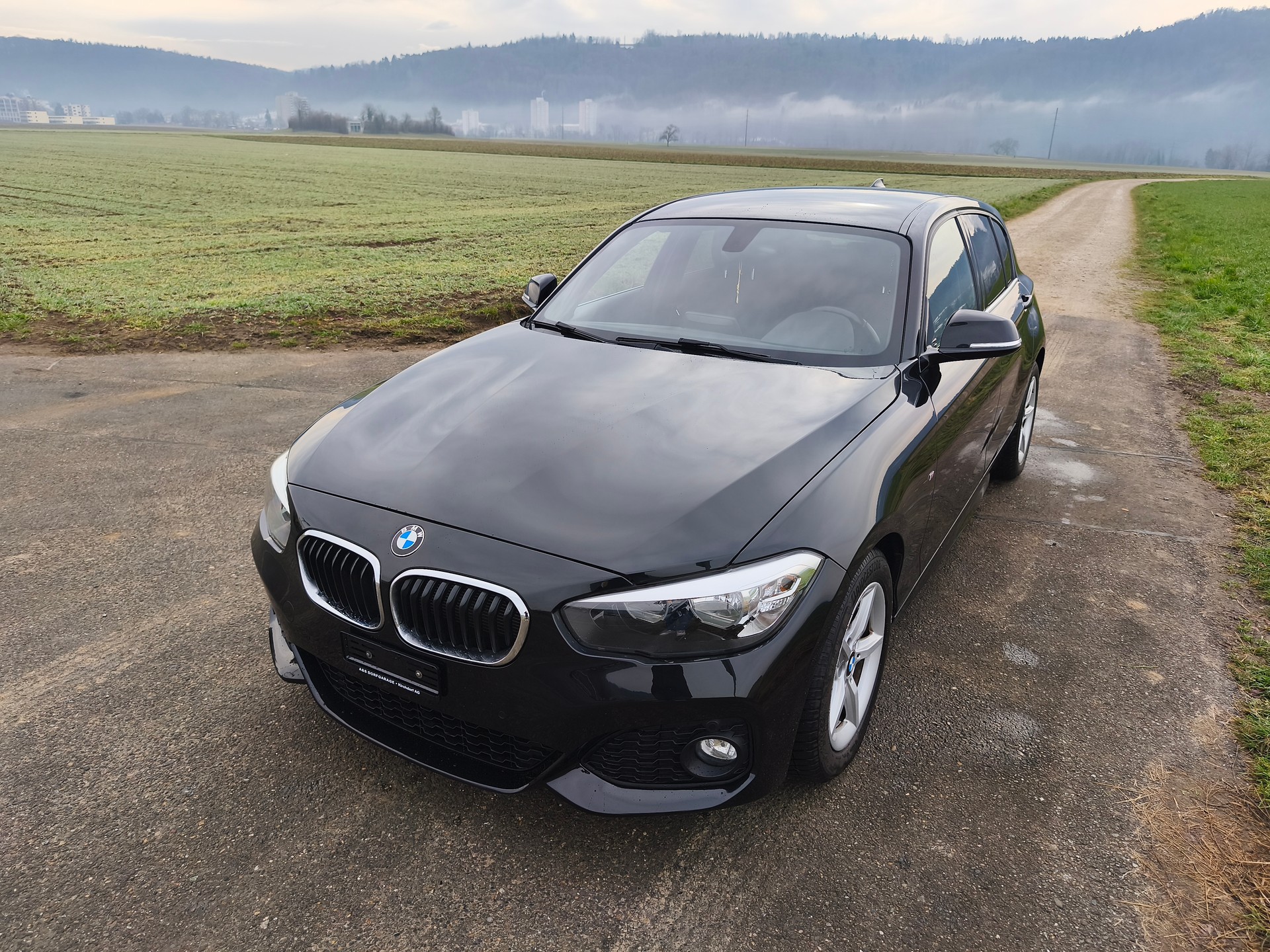 BMW 118i-image-0
