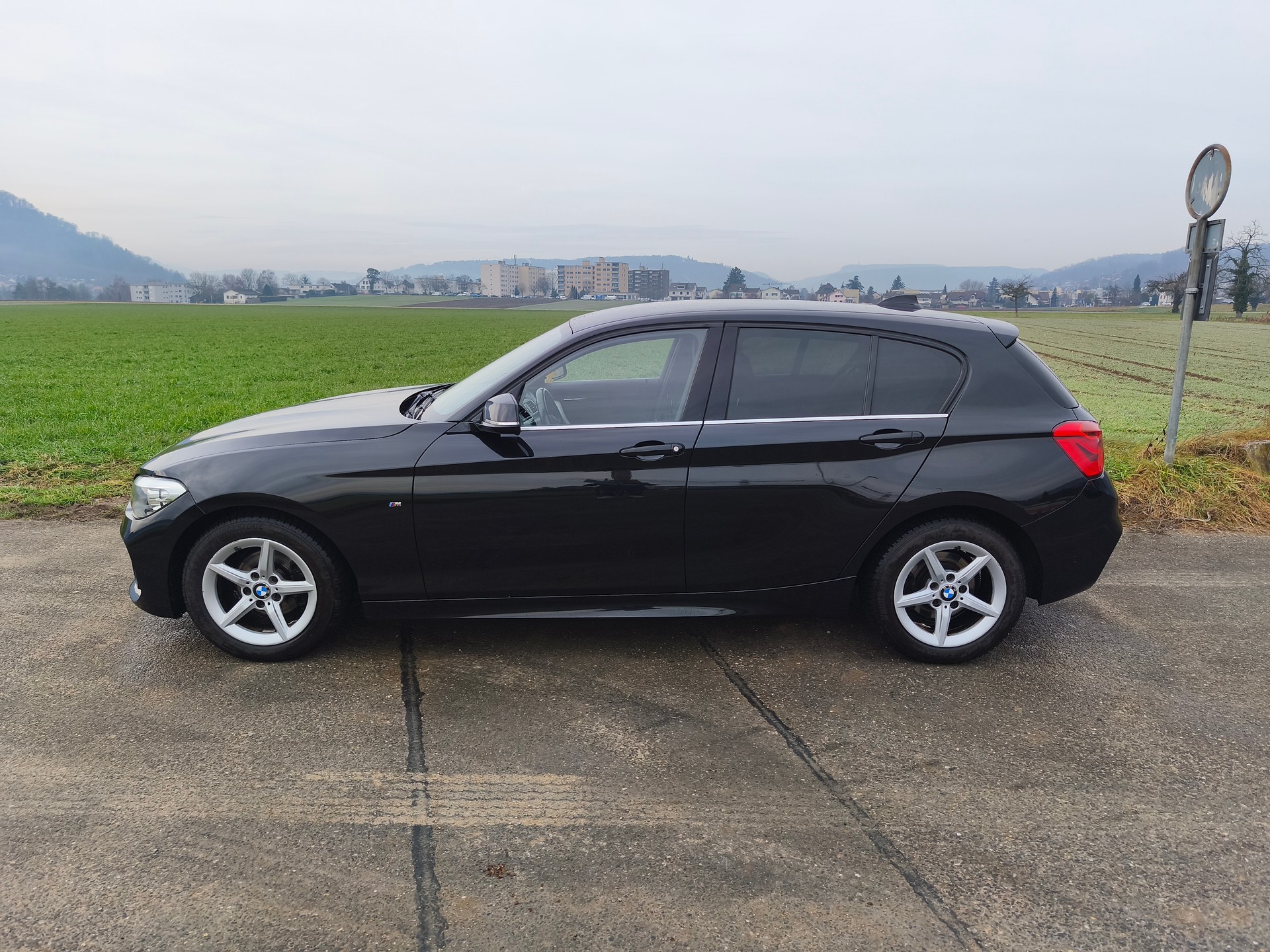 BMW 118i-image-1