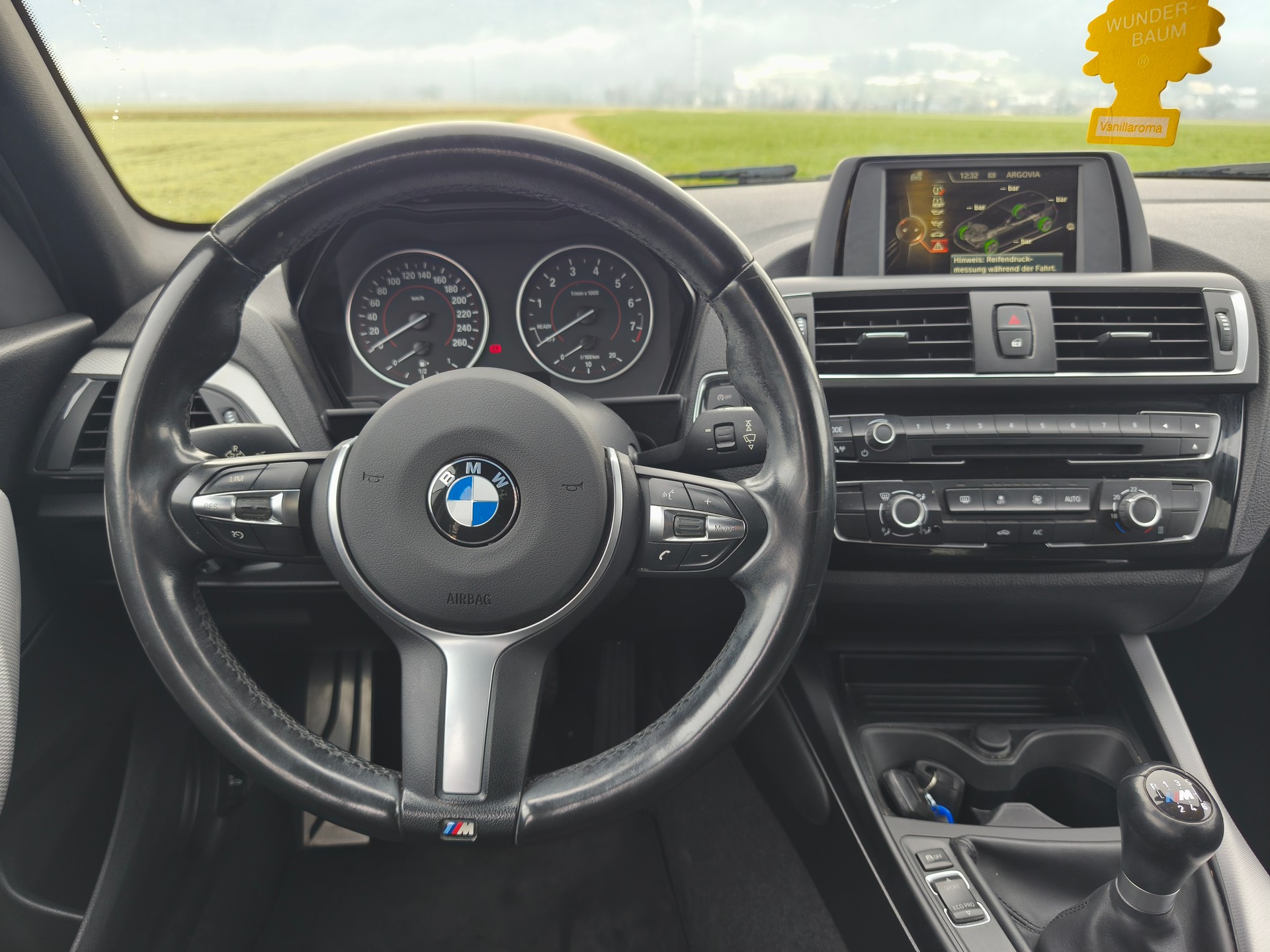 BMW 118i-image-10