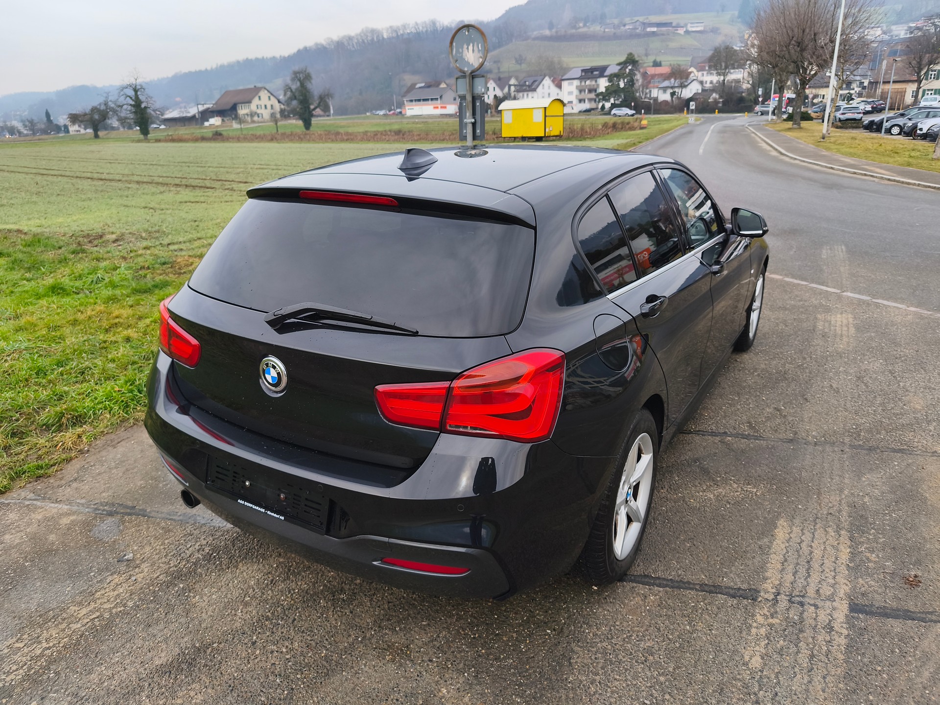 BMW 118i-image-4