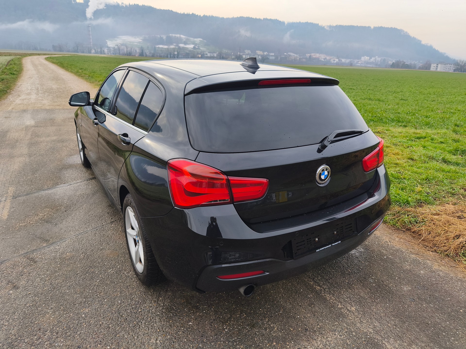 BMW 118i-image-2