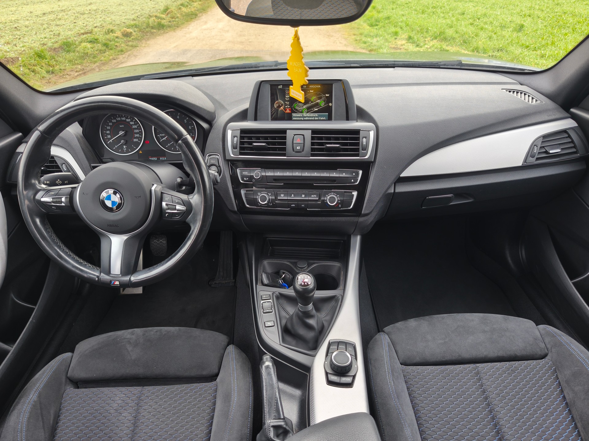 BMW 118i-image-9