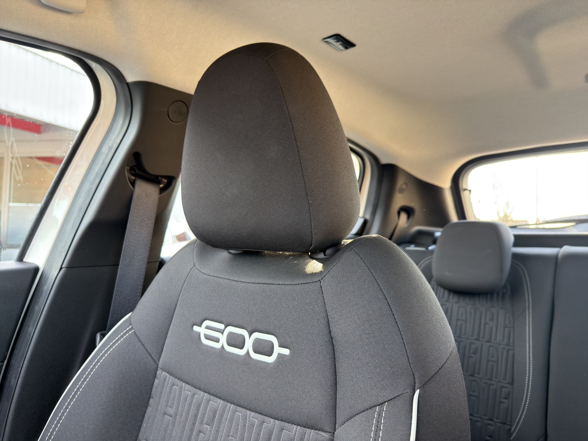 FIAT 600 1.2 Hybrid MHEV 145 Cult-image-32
