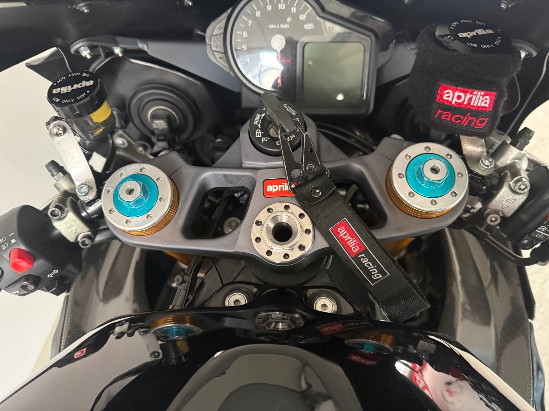APRILIA RSV 1000 R I.E. Factory-image-3