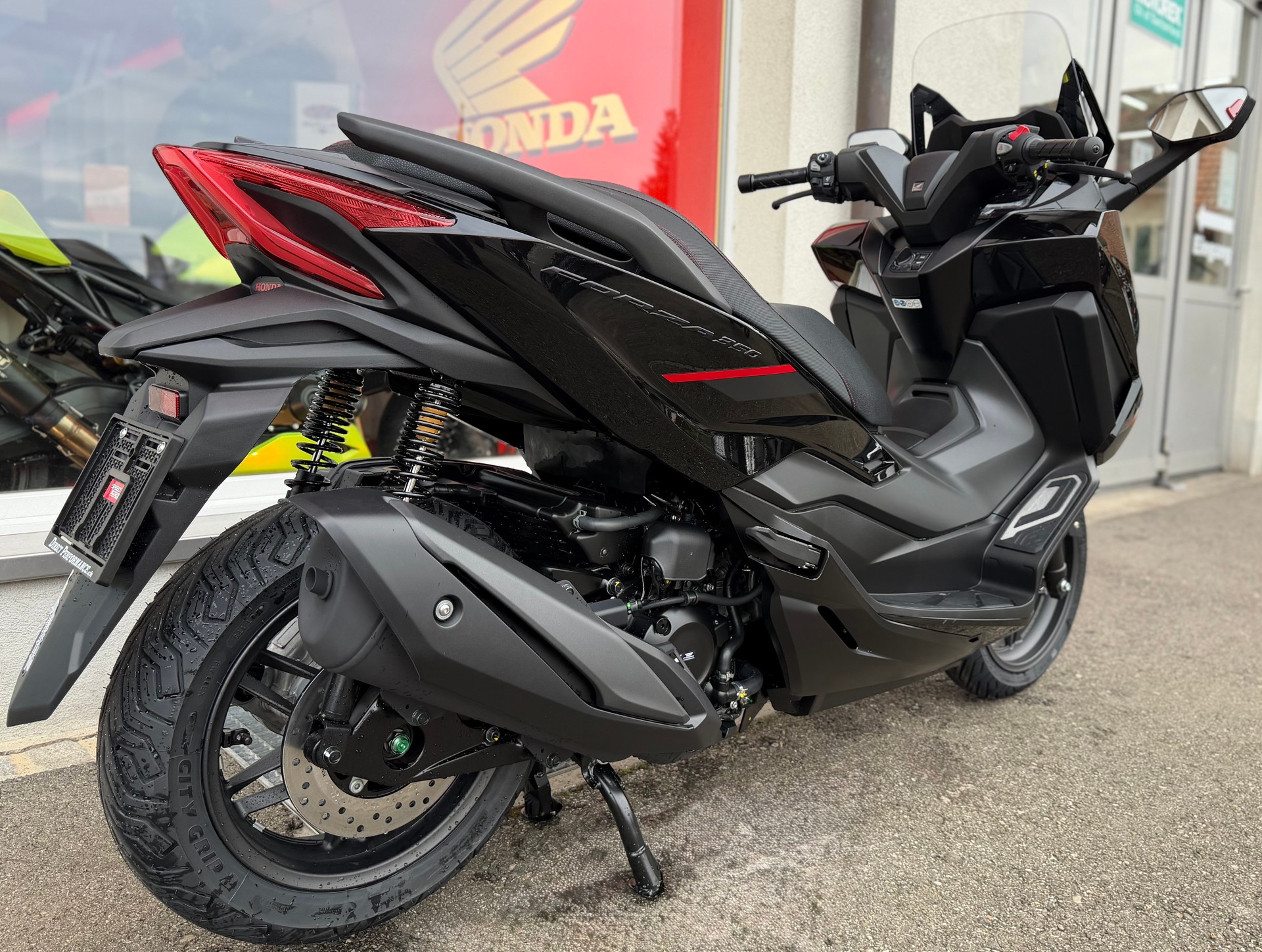 HONDA Forza 350 Special Edition 2026-showroom-element-3