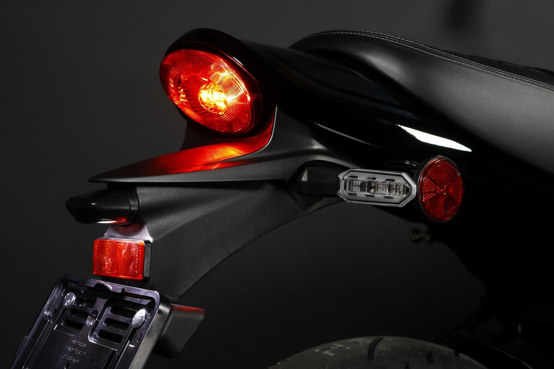 KAWASAKI Z 900 RS (85(70/35 KW) Black Ball Edition-image-11