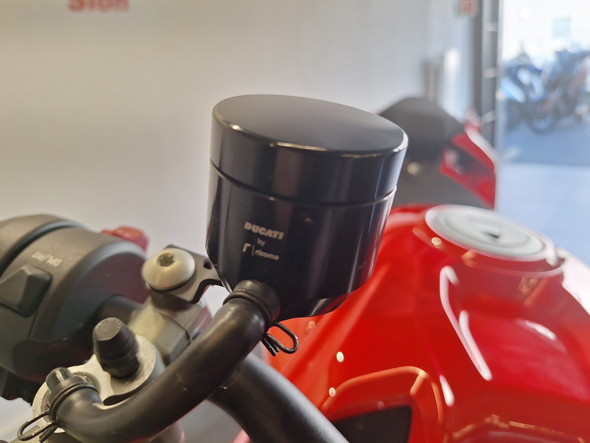 DUCATI Streetfighter V4 S-image-6