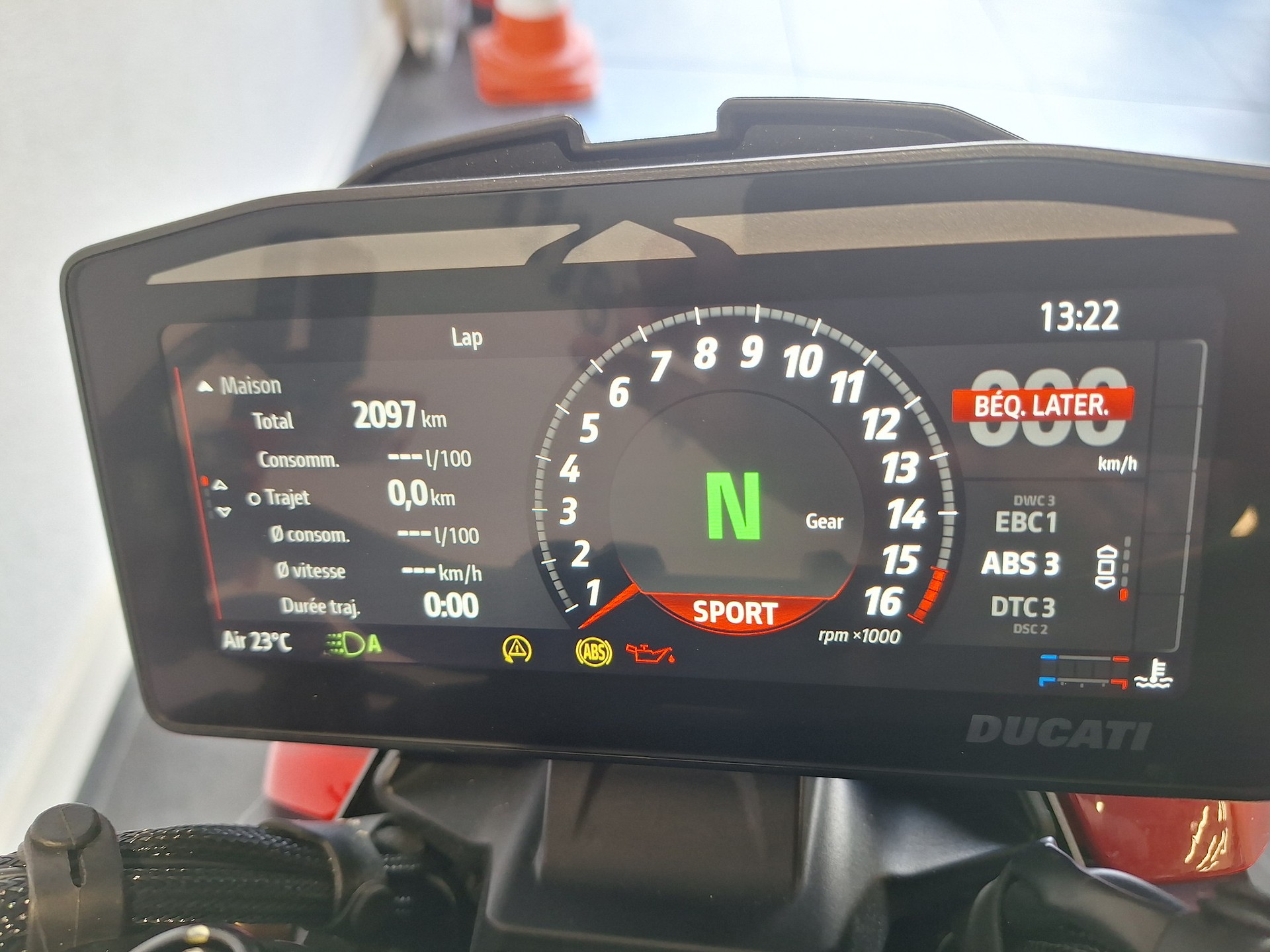 DUCATI Streetfighter V4 S-showroom-element-1