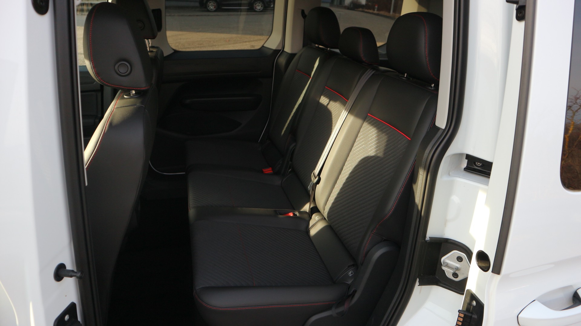 FORD Tourneo Connect 2.0 EcoBlue Titanium Automat-image-6