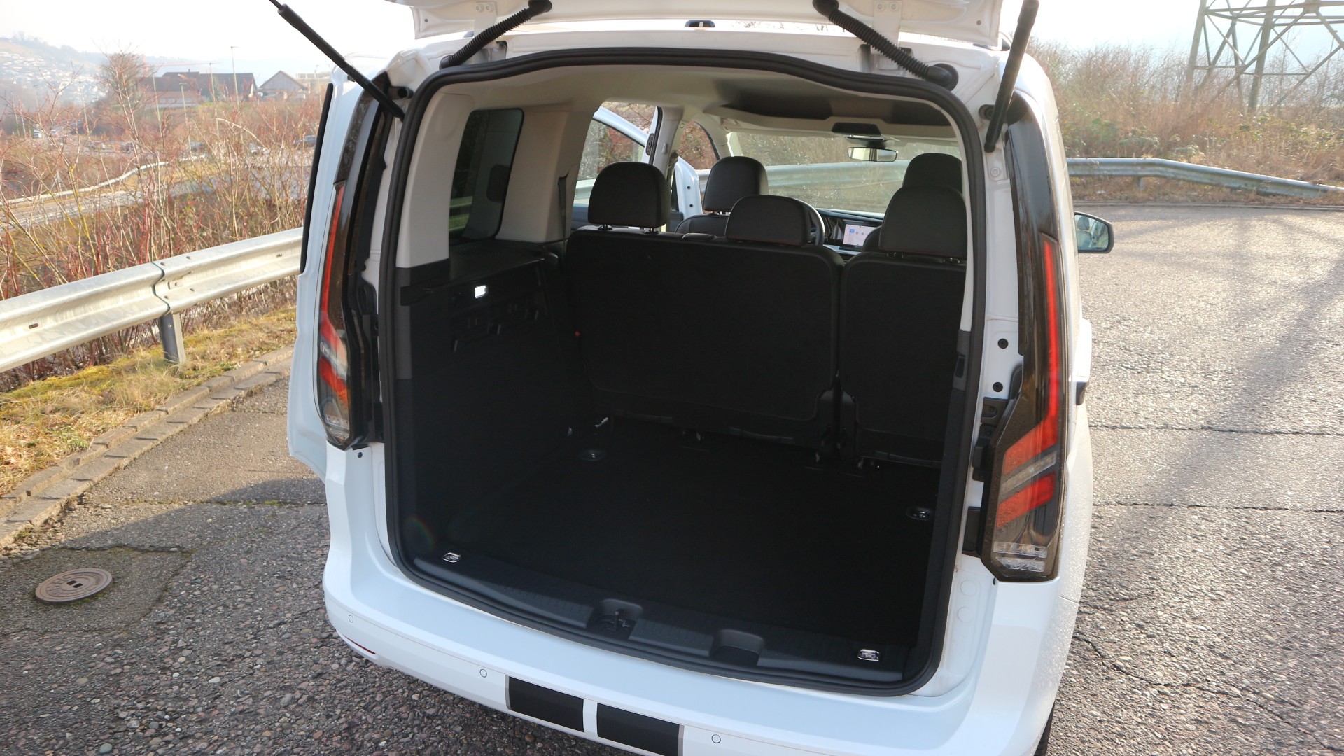 FORD Tourneo Connect 2.0 EcoBlue Titanium Automat-image-7
