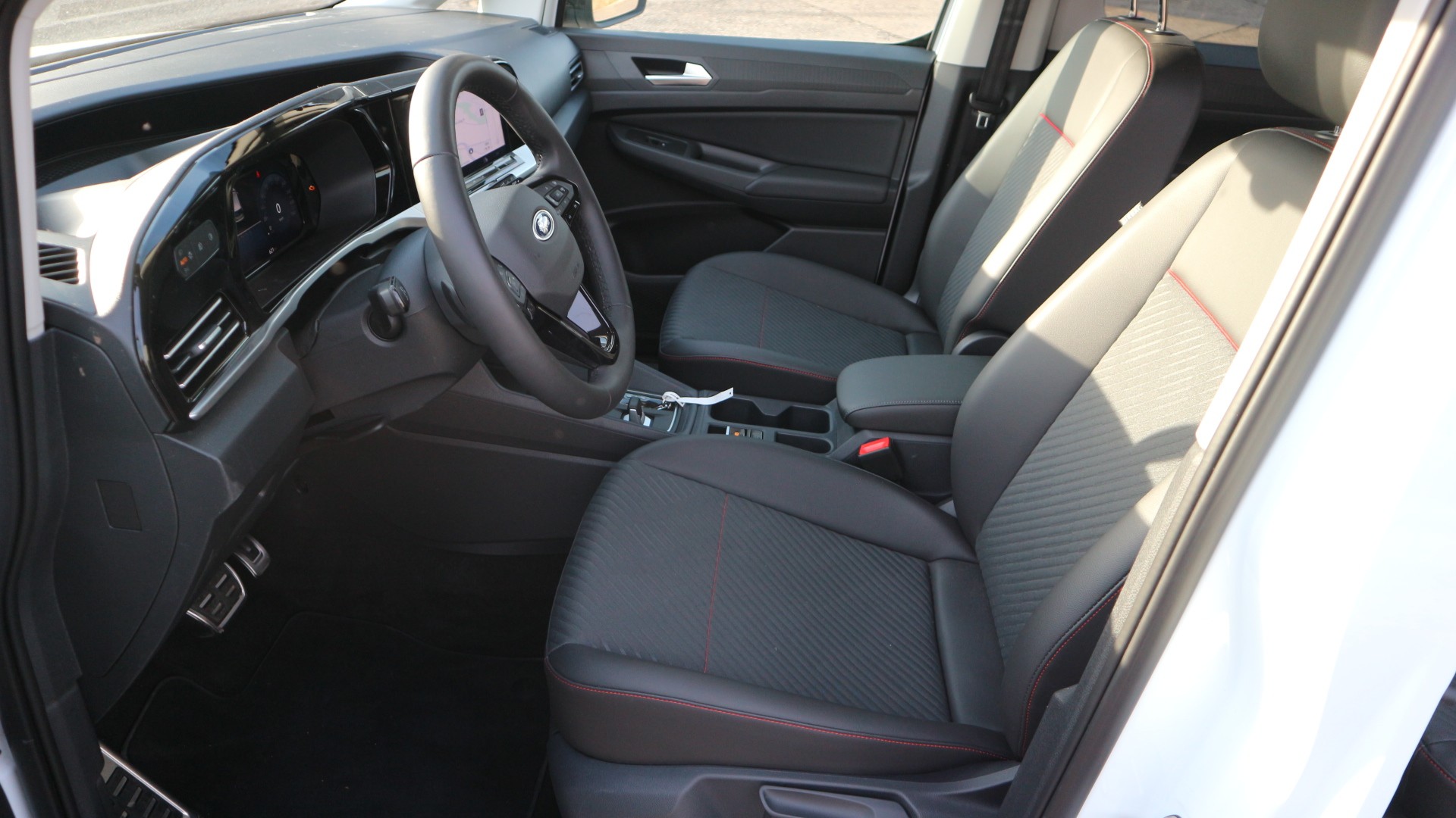 FORD Tourneo Connect 2.0 EcoBlue Titanium Automat-image-5
