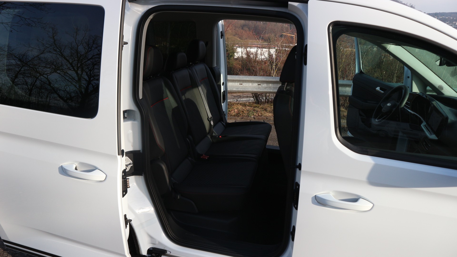 FORD Tourneo Connect 2.0 EcoBlue Titanium Automat-image-9