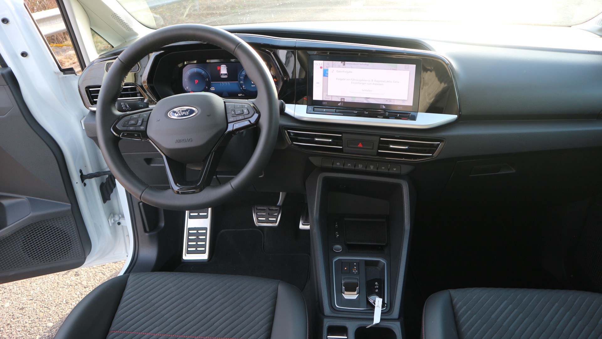 FORD Tourneo Connect 2.0 EcoBlue Titanium Automat-image-4