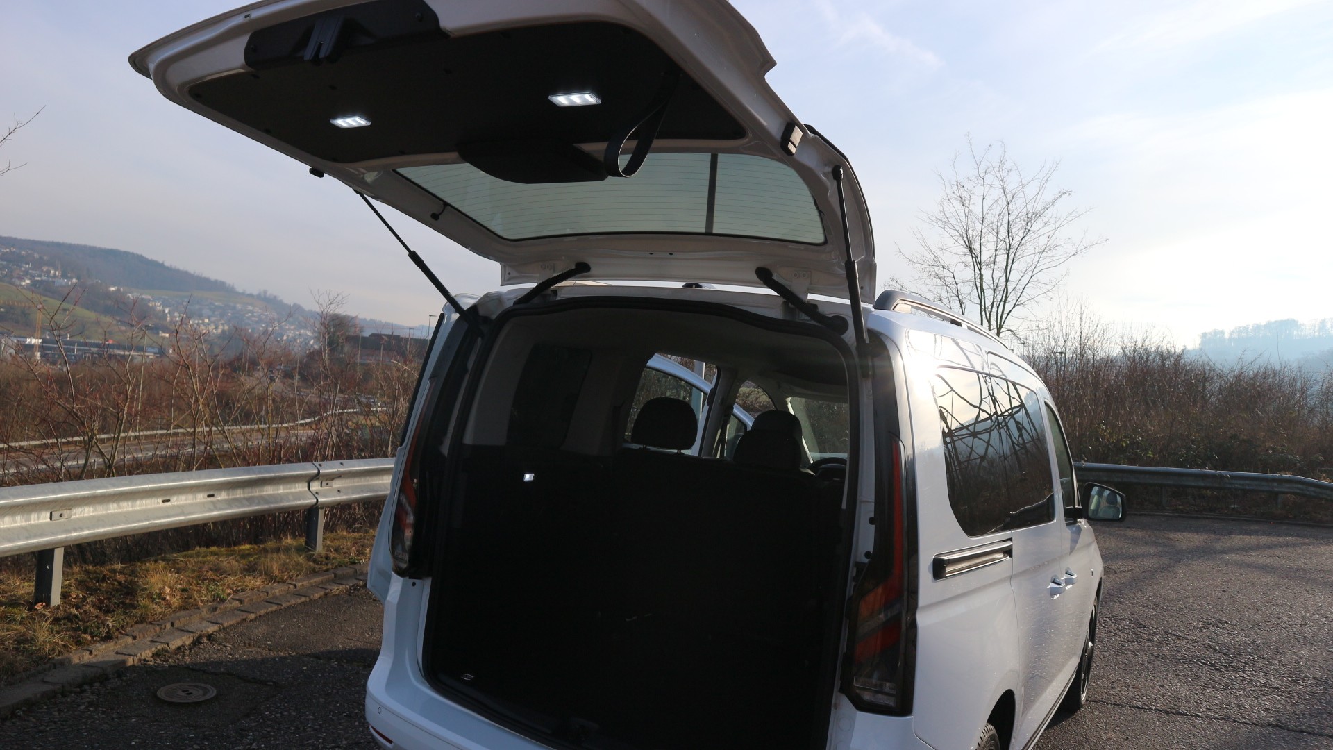 FORD Tourneo Connect 2.0 EcoBlue Titanium Automat-image-8
