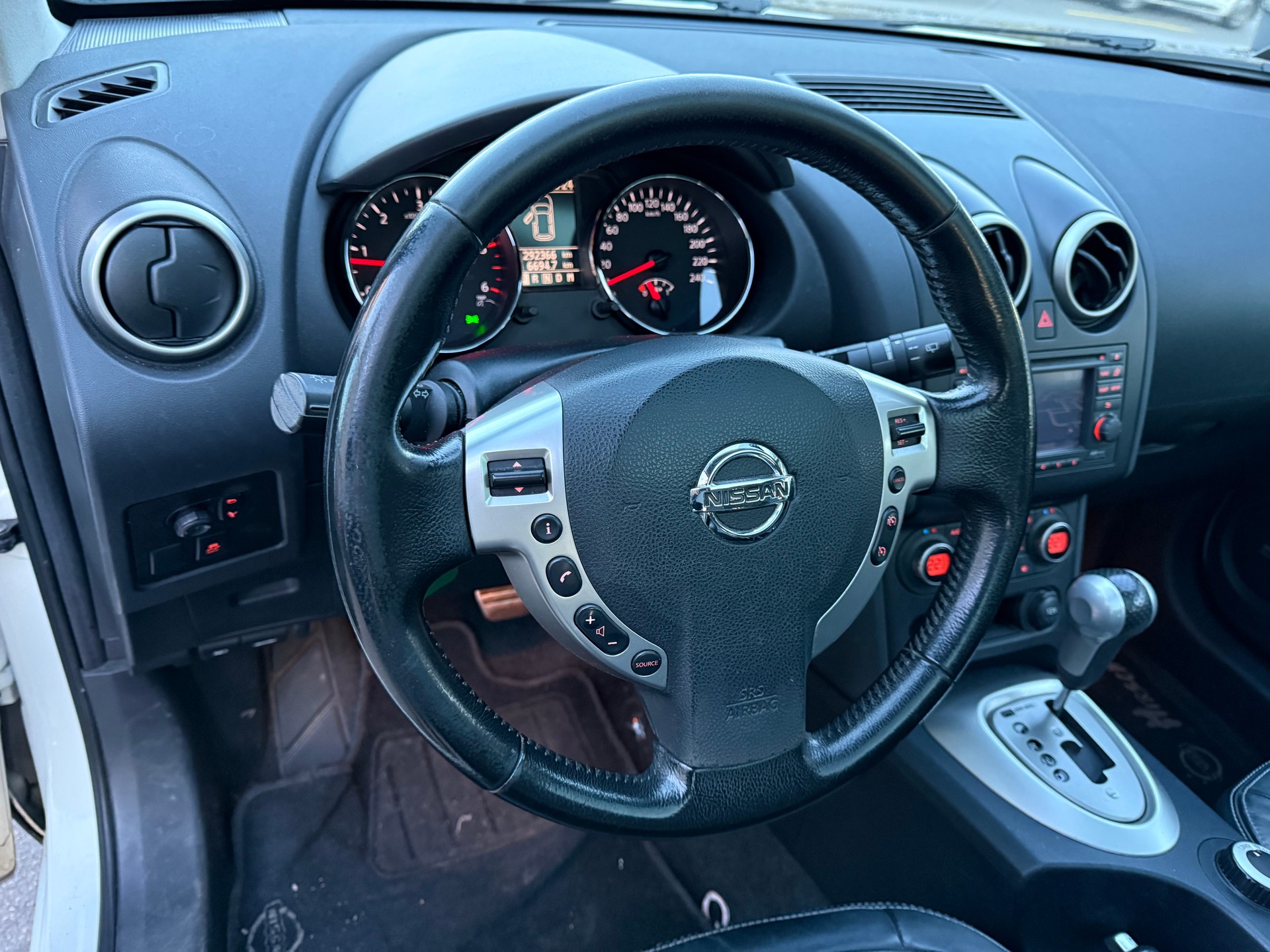NISSAN Qashqai 2.0 dCi 4WD tekna Automatic-image-10