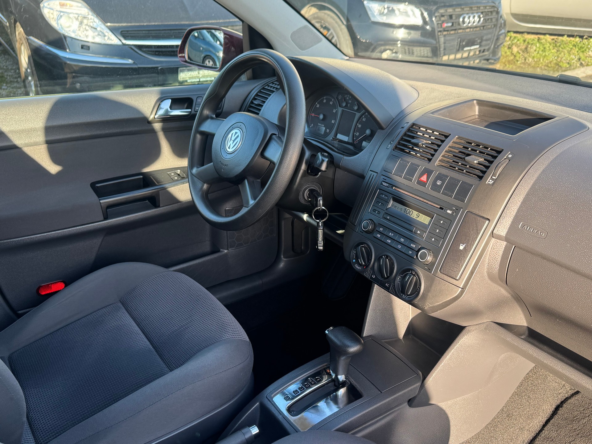 VW Polo 1.4 16V Comfortline Automatic-image-6