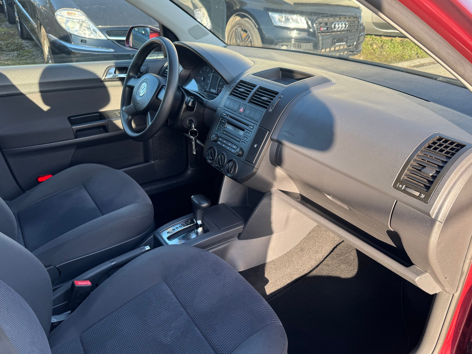 VW Polo 1.4 16V Comfortline Automatic-image-5