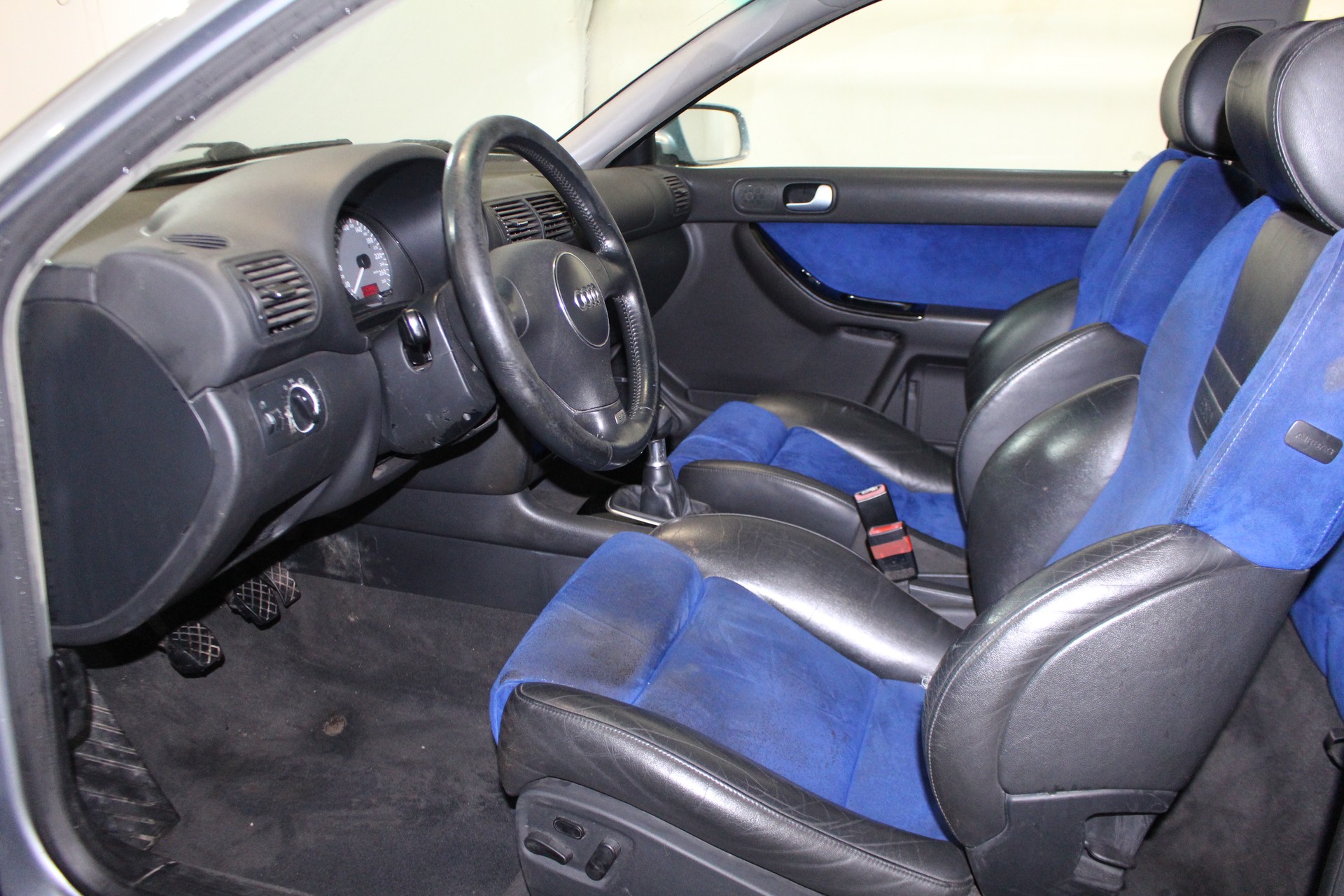 AUDI S3 1.8 20V Turbo 225 quattro-image-6