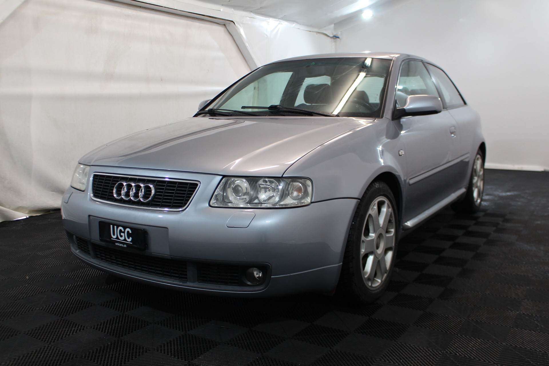 AUDI S3 1.8 20V Turbo 225 quattro-image-2
