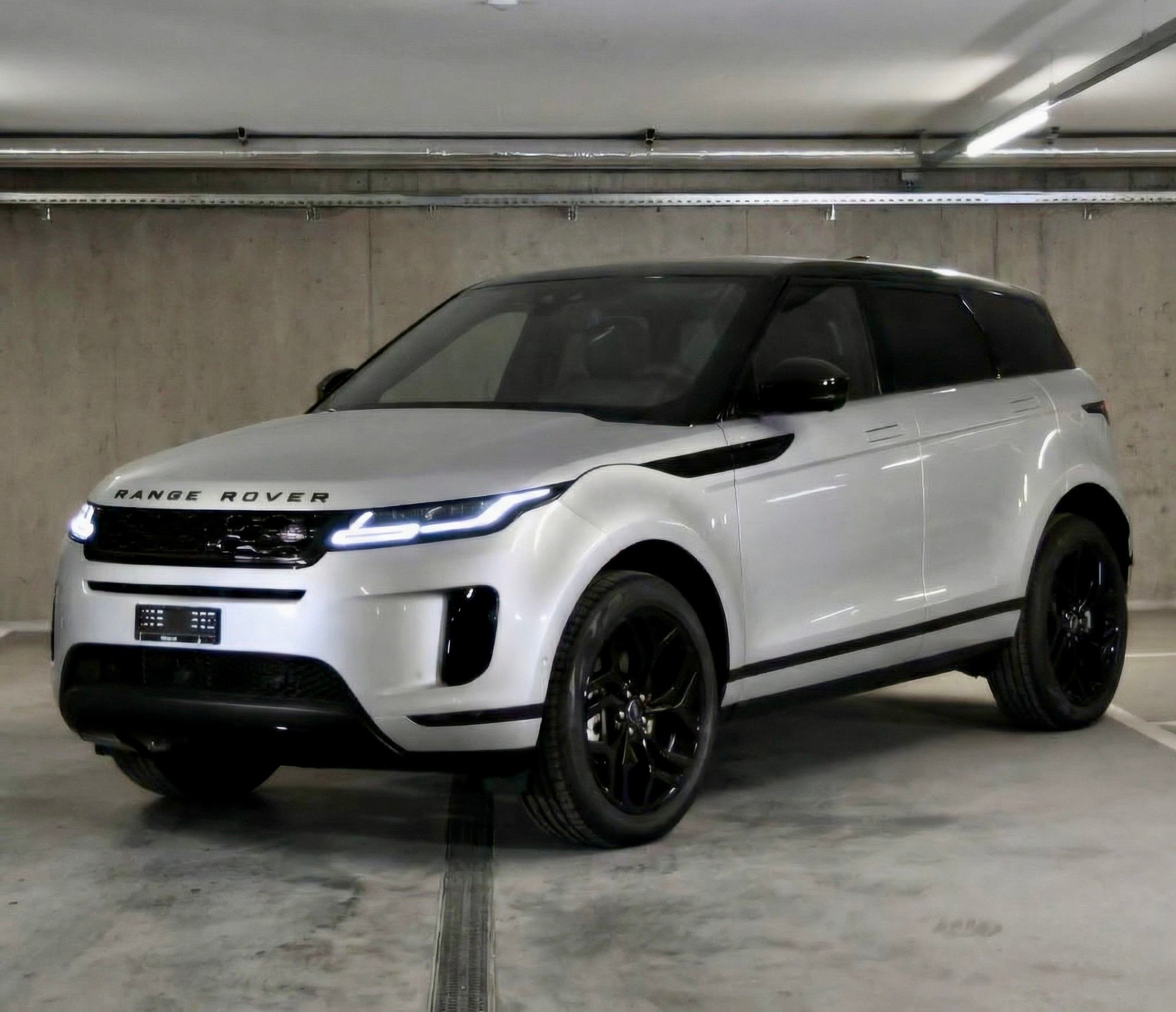 LAND ROVER Range Rover Evoque D 240 SE AT9-image-0