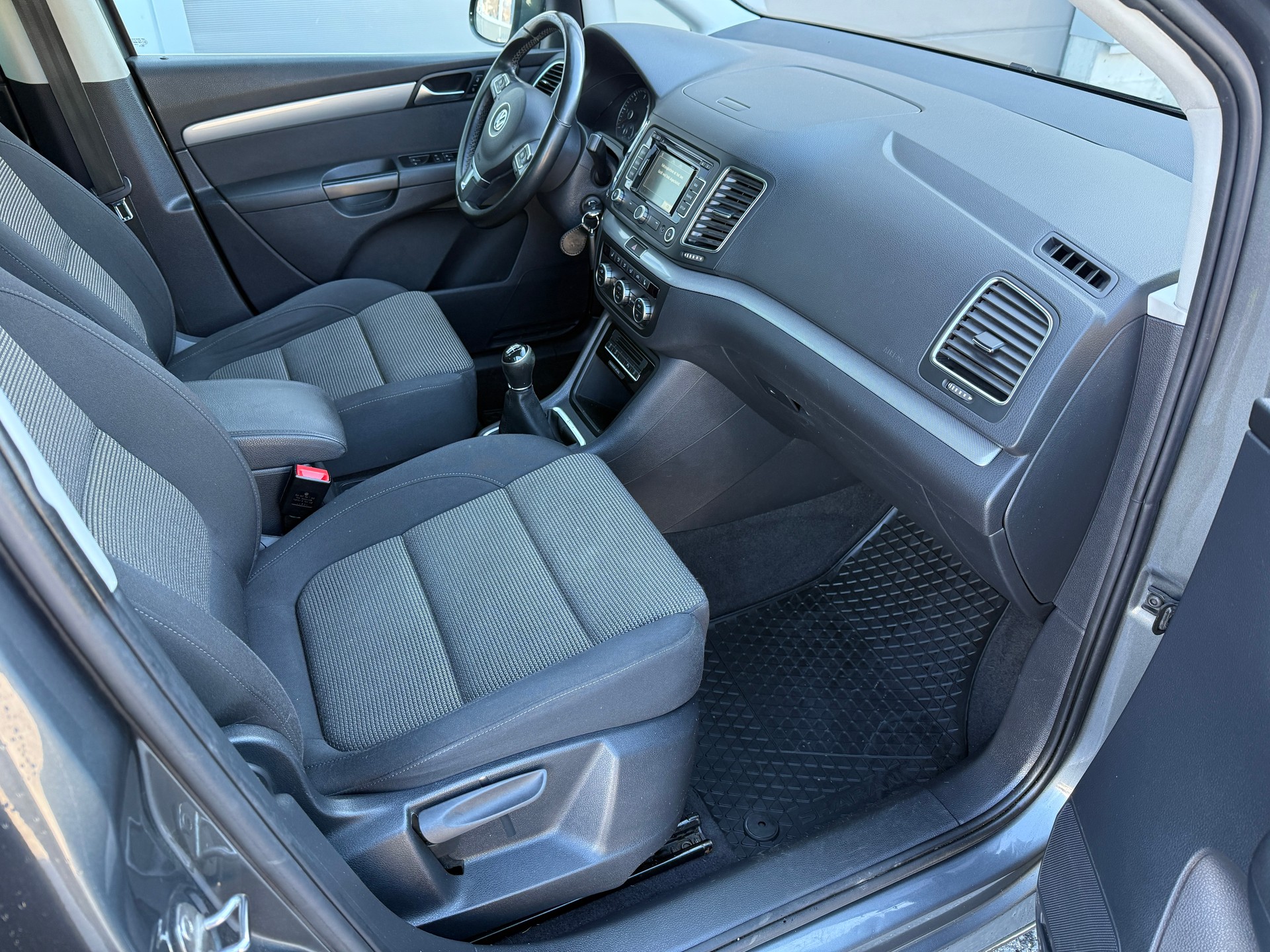 VW Sharan 2.0 TDI BMT Design 4Motion-image-10