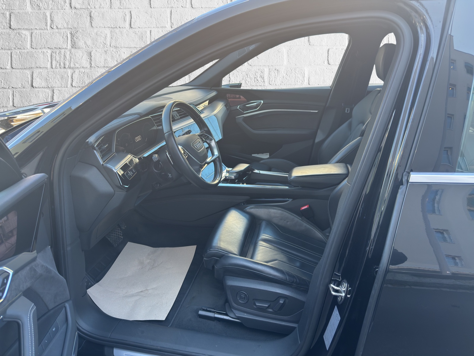 AUDI e-tron 55 Advanced quattro-image-8