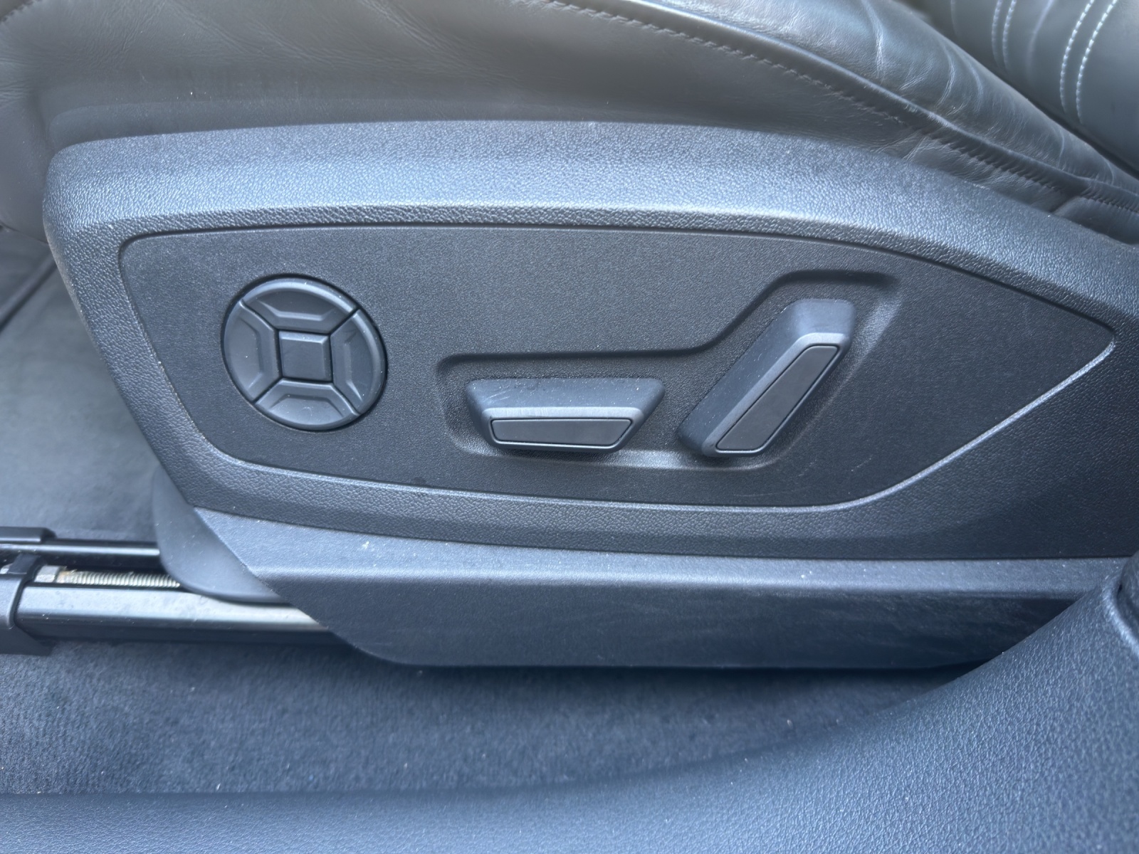 AUDI e-tron 55 Advanced quattro-image-11